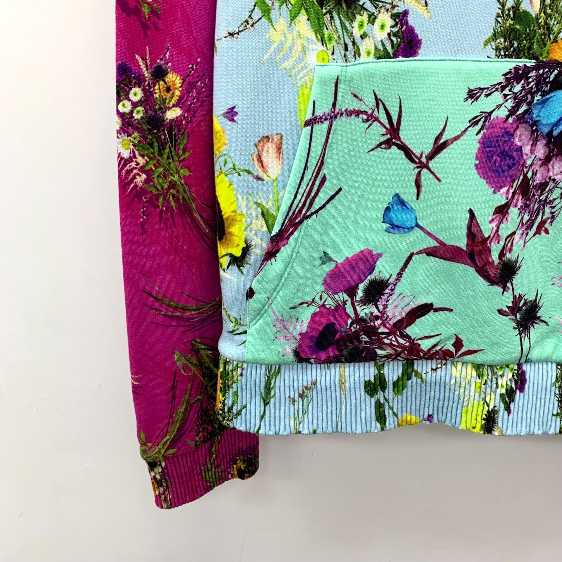 Louis Vuitton Louis Vuitton Floral Multi Sweater M Women Size M / US 6-8 / IT 42-44 - 4 Thumbnail