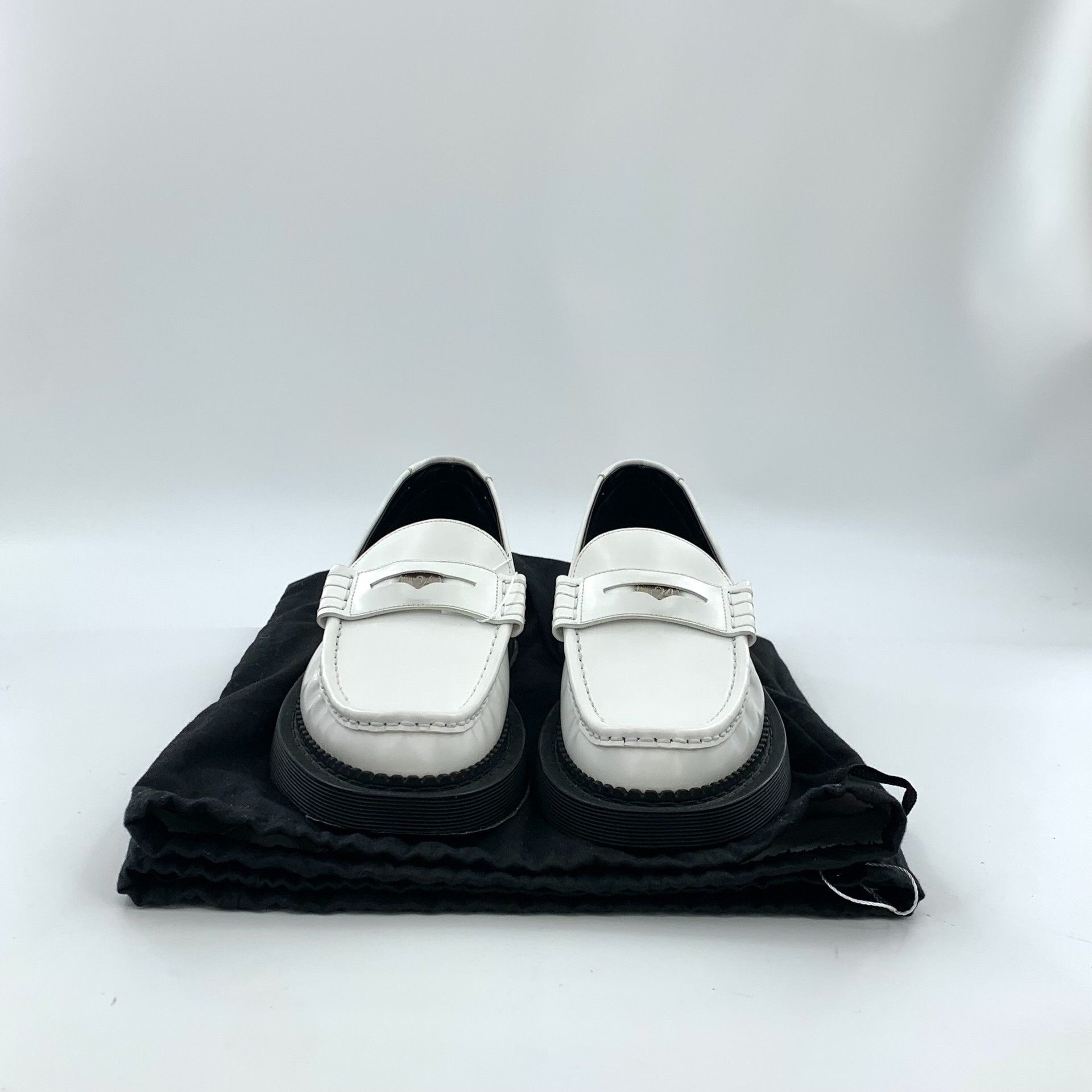 Saint Laurent Paris Saint Laurent Paris White Lowtop Sneakers 40 Women Size US 9 / IT 39 - 9 Thumbnail