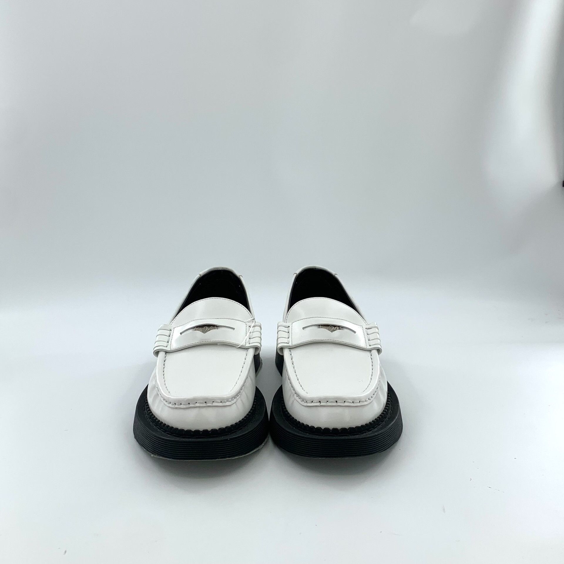Saint Laurent Paris Saint Laurent Paris White Lowtop Sneakers 40 Women Size US 9 / IT 39 - 3 Thumbnail