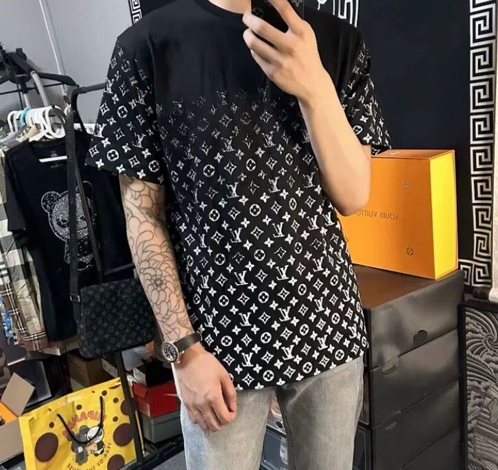 Louis Vuitton Louis Vuitton Multi T-Shirt XXL Men Size US XXL / EU 58 / 5 - 9 Thumbnail
