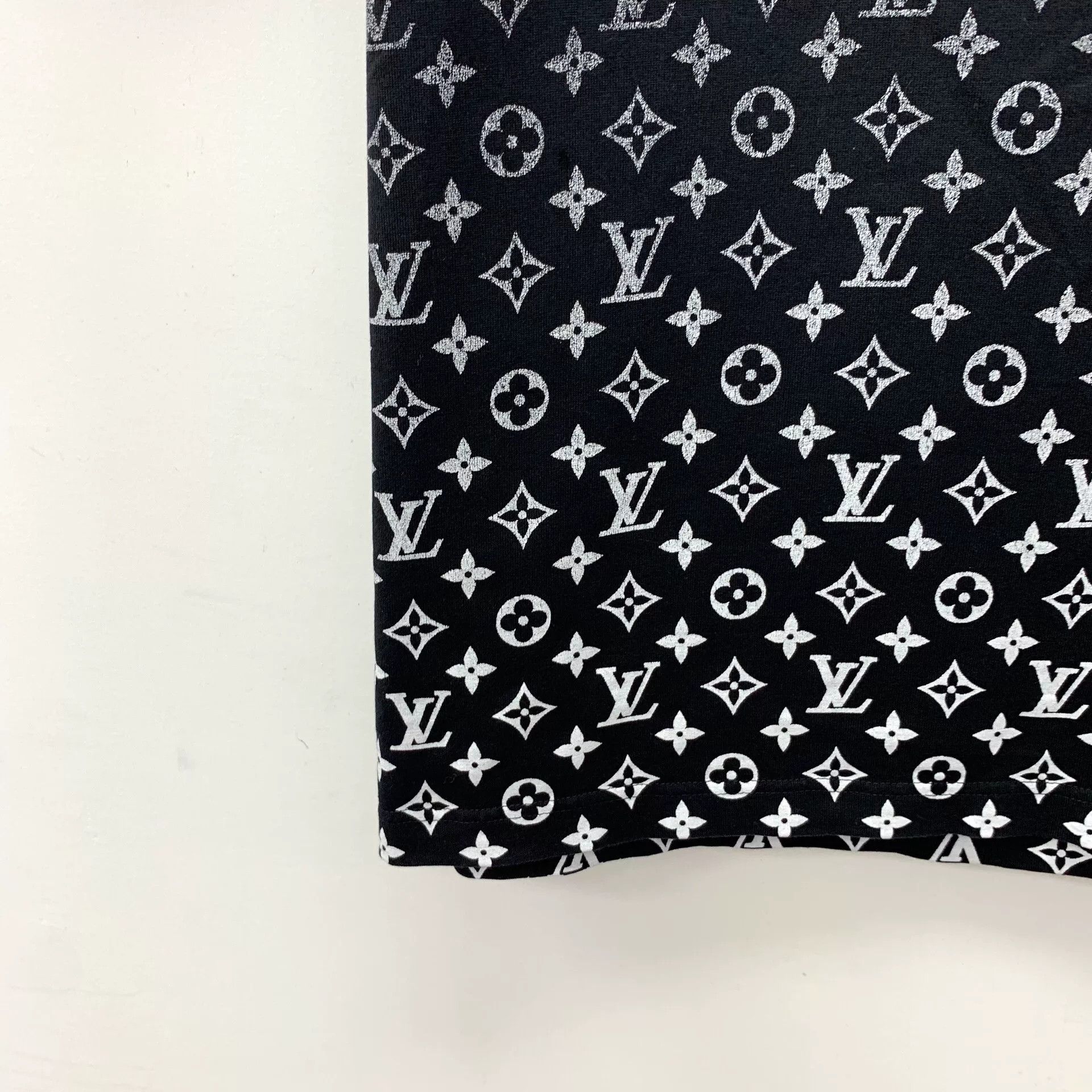 Louis Vuitton Louis Vuitton Multi T-Shirt XXL Men Size US XXL / EU 58 / 5 - 4 Thumbnail