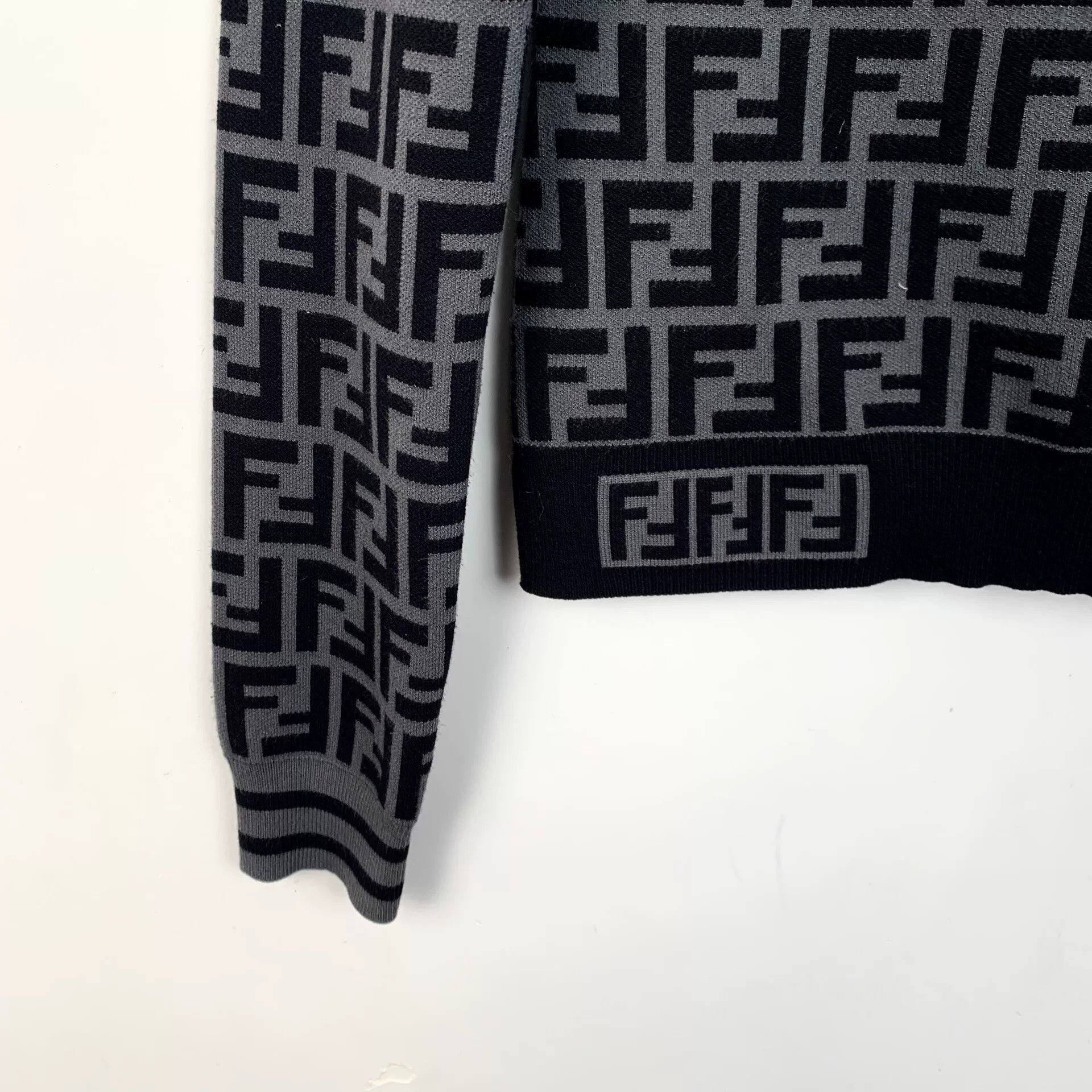 Fendi Fendi Retro Gray Sweater XS Women Size XS / US 0-2 / IT 36-38 - 4 Thumbnail