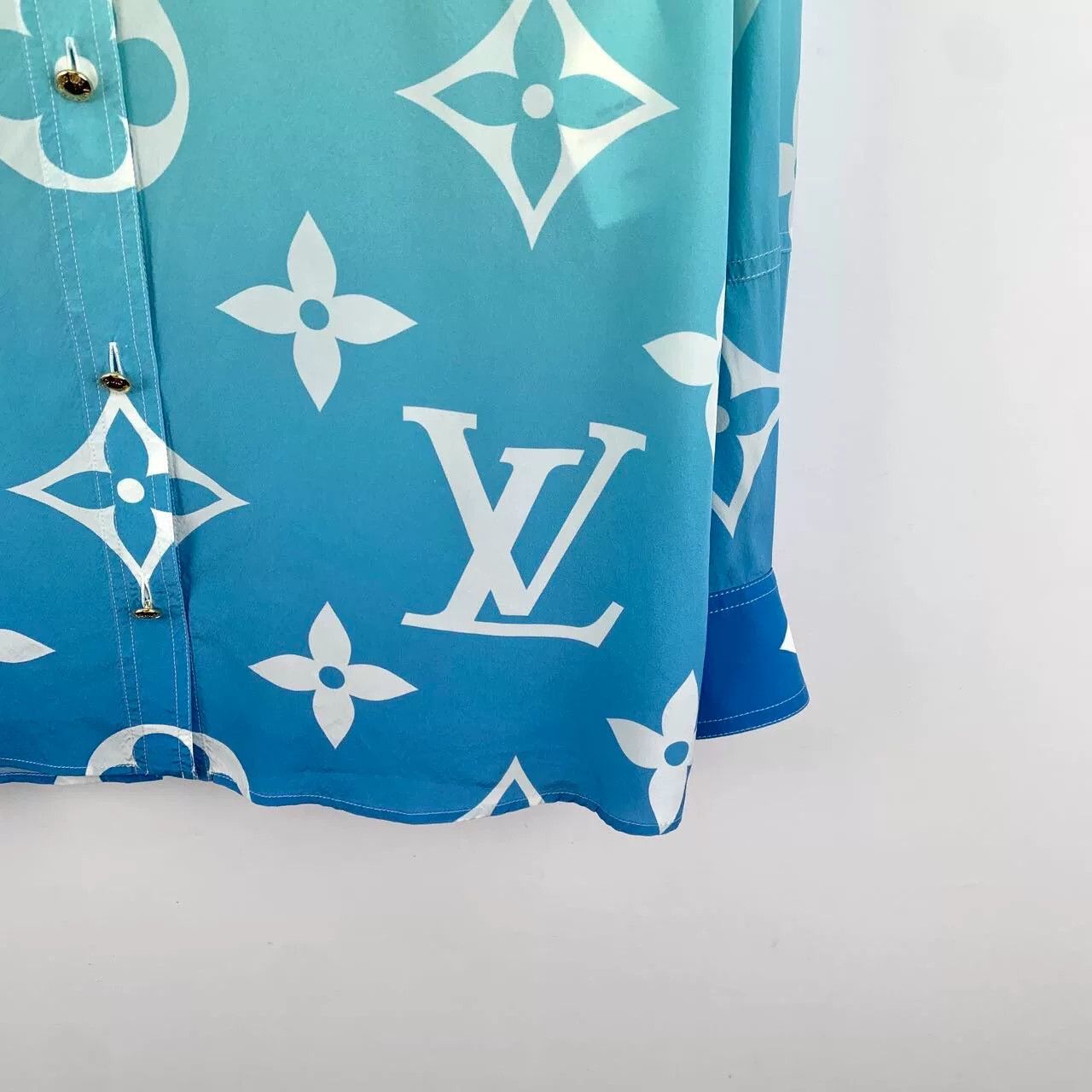 Louis Vuitton Louis Vuitton Tie-Dye Gradient Multi Button Up L Women Size L / US 10 / IT 46 - 4 Thumbnail