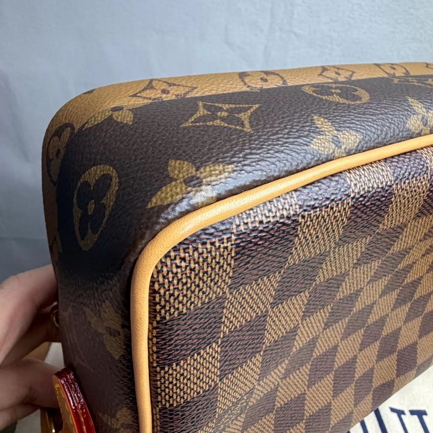Louis Vuitton Brown Checkered Monogram Crossbody Bag Size ONE SIZE - 7 Thumbnail