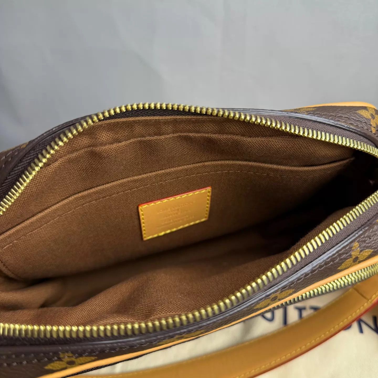 Louis Vuitton Brown Checkered Monogram Crossbody Bag Size ONE SIZE - 8 Thumbnail