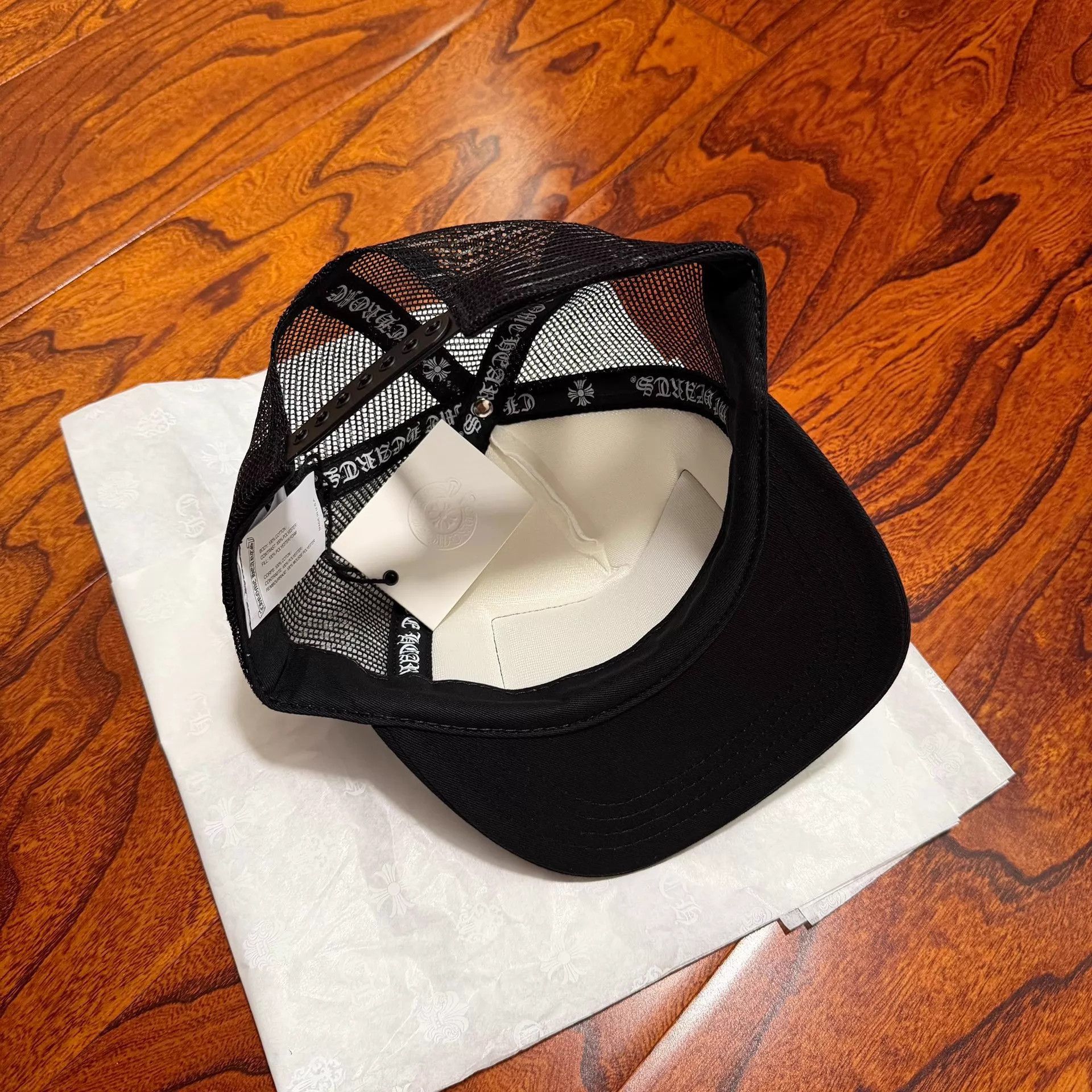 Chrome Hearts White and Black Trucker Hat with Embroidered Patch Size ONE SIZE - 4 Thumbnail