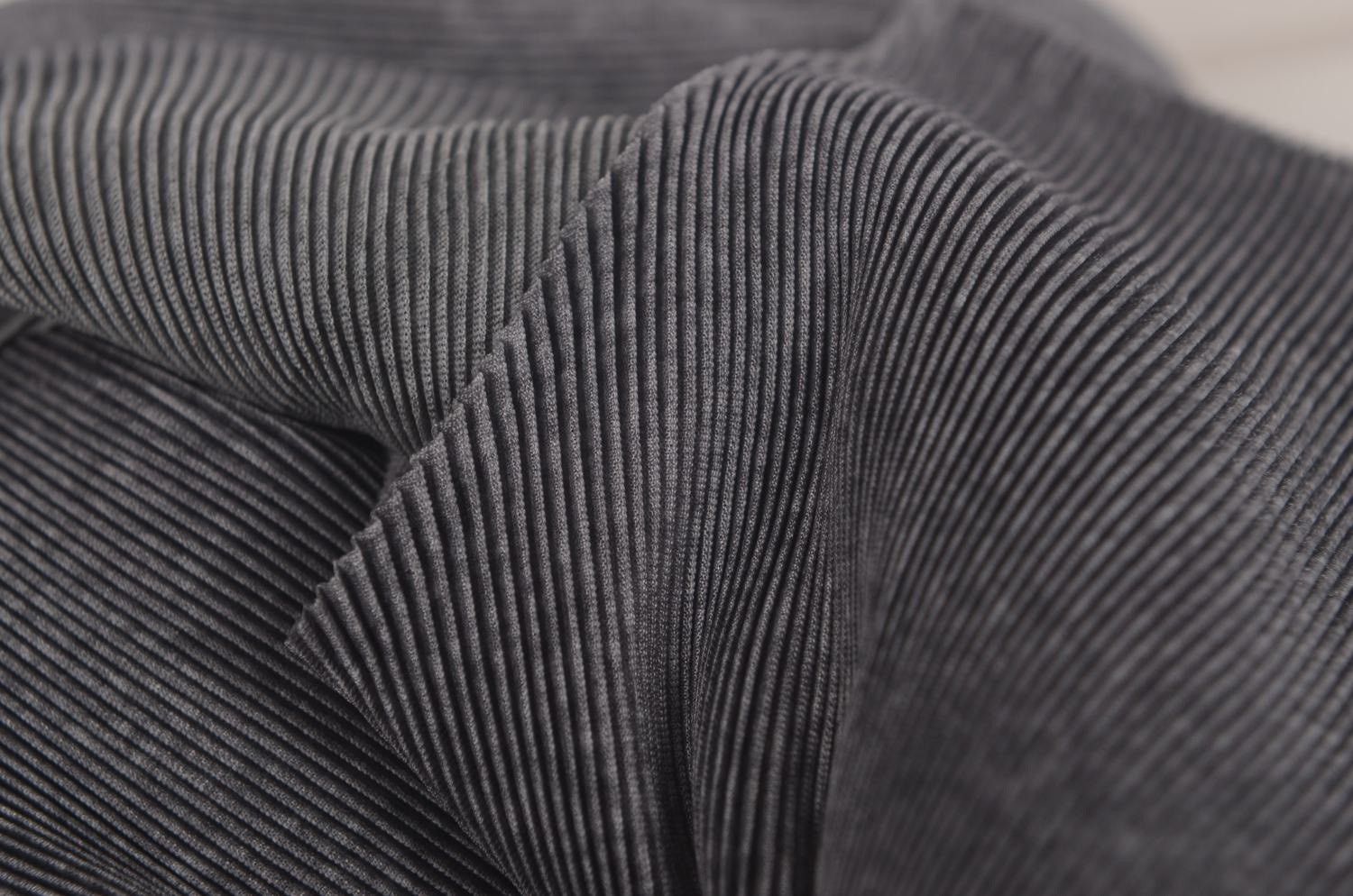 Pleats Please Issey Miyake Pleats Please Issey Miyake Gray Pleated T-shirt Size M / US 6-8 / IT 42-44 - 2 Thumbnail