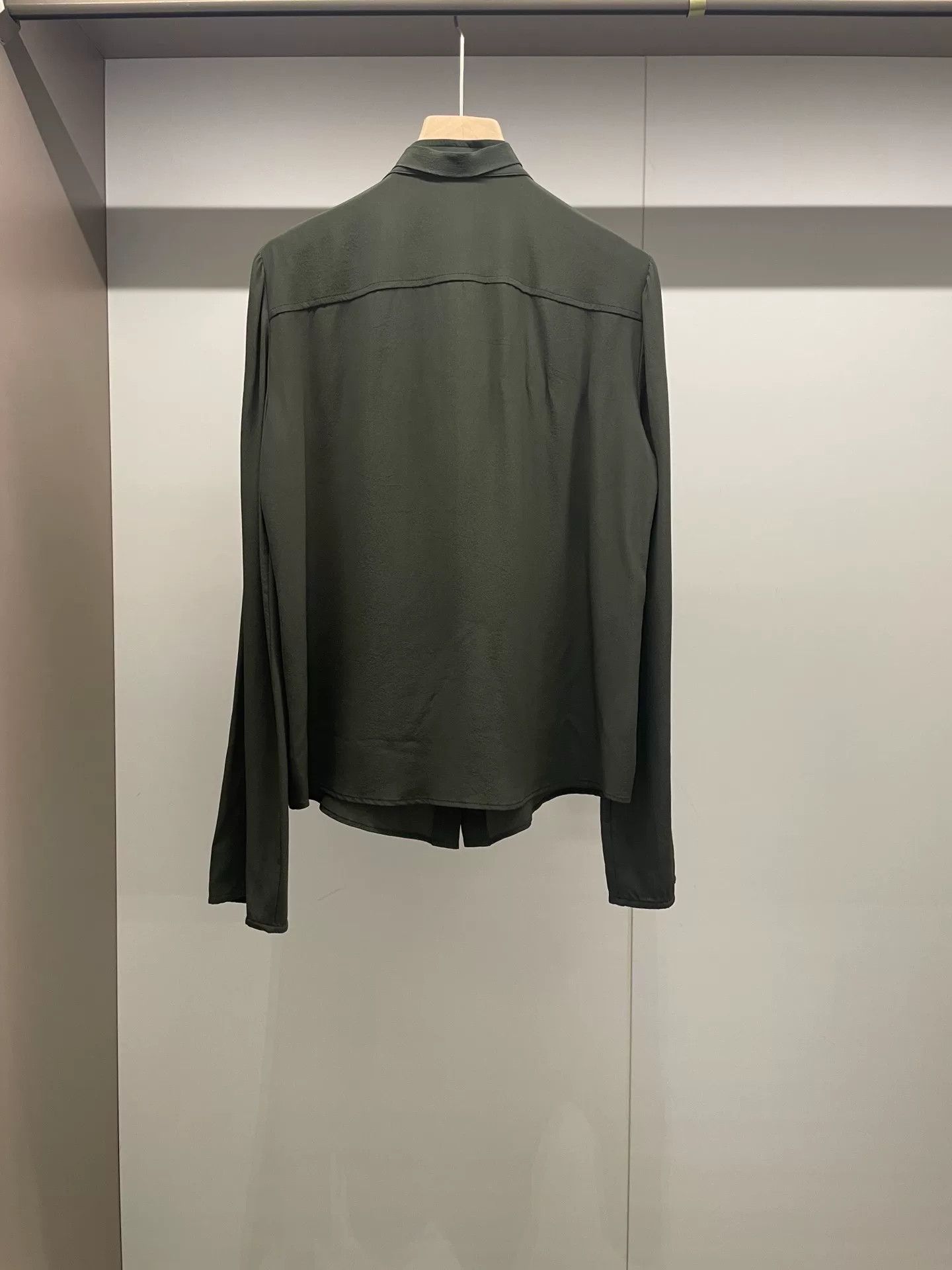 Gucci Gucci Silk Knight Shirt Women's Size M / US 6-8 / IT 42-44 - 2 Thumbnail