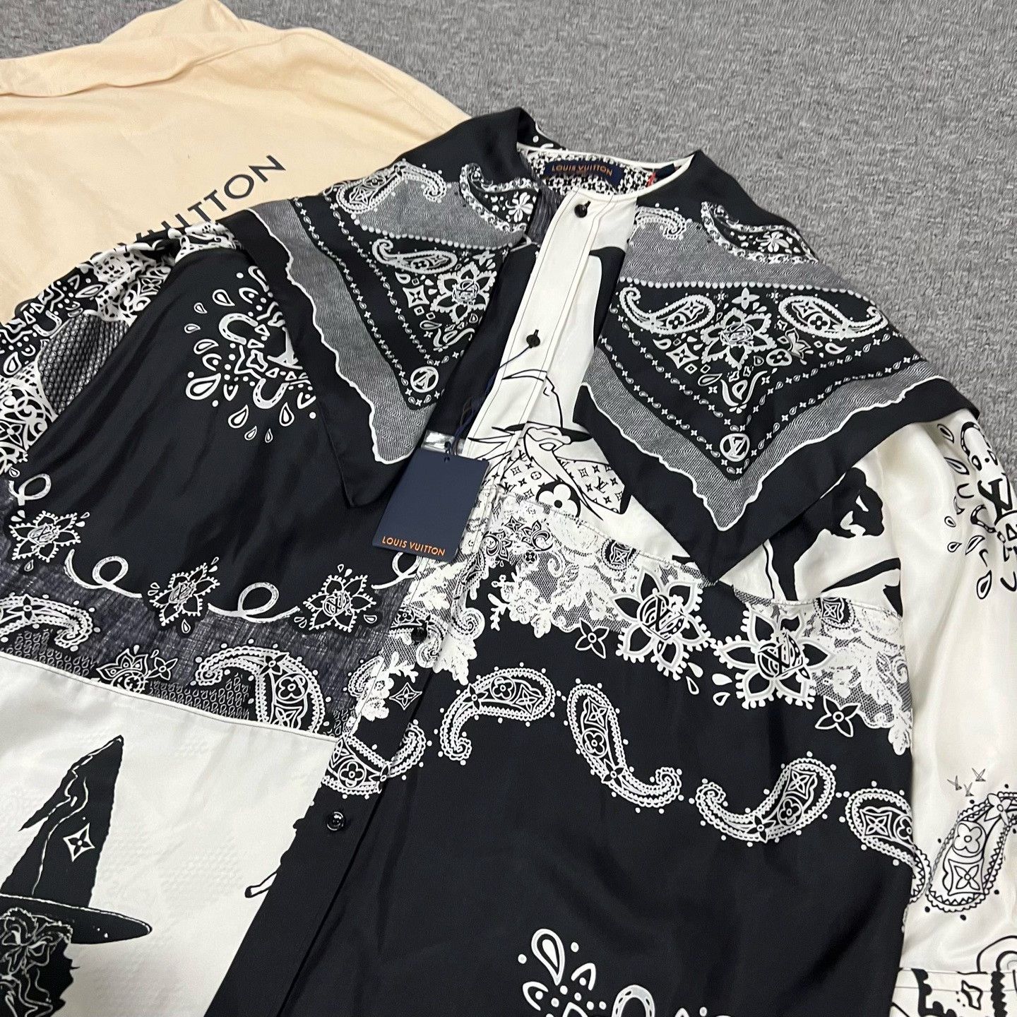 Louis Vuitton Louis Vuitton Black Logo Witch Print Shirt Size M / US 6-8 / IT 42-44 - 5 Thumbnail