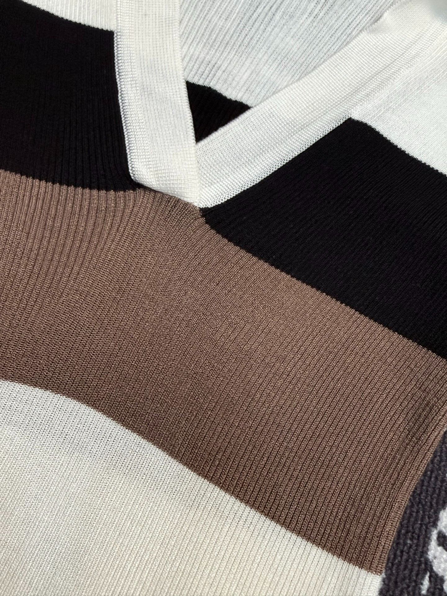 Fendi FENDI Silk Color Block V-Neck Long Sleeve Size M / US 6-8 / IT 42-44 - 2 Thumbnail