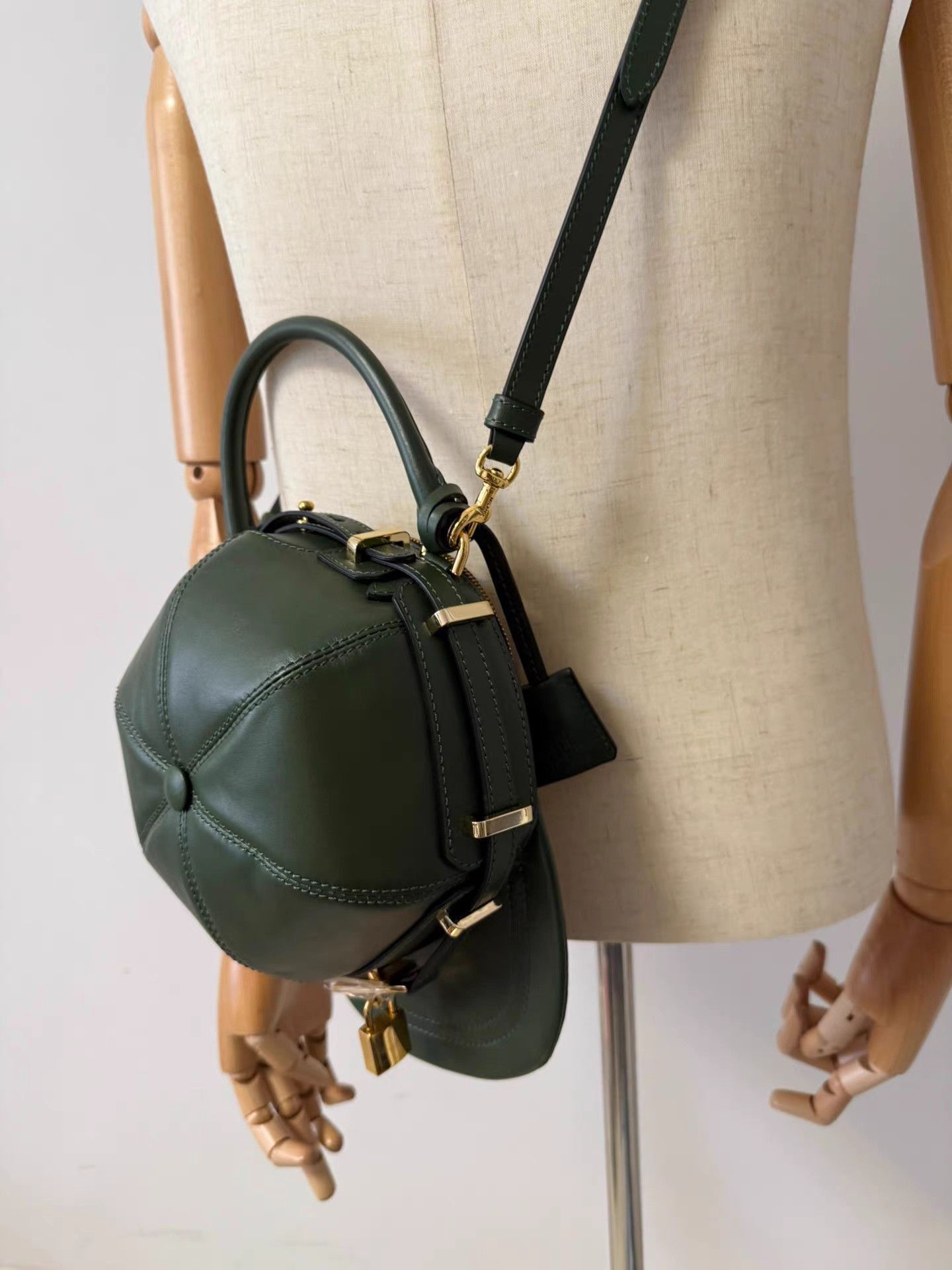 Moschino Green Quilted Crossbody Handbag Size ONE SIZE - 4 Thumbnail