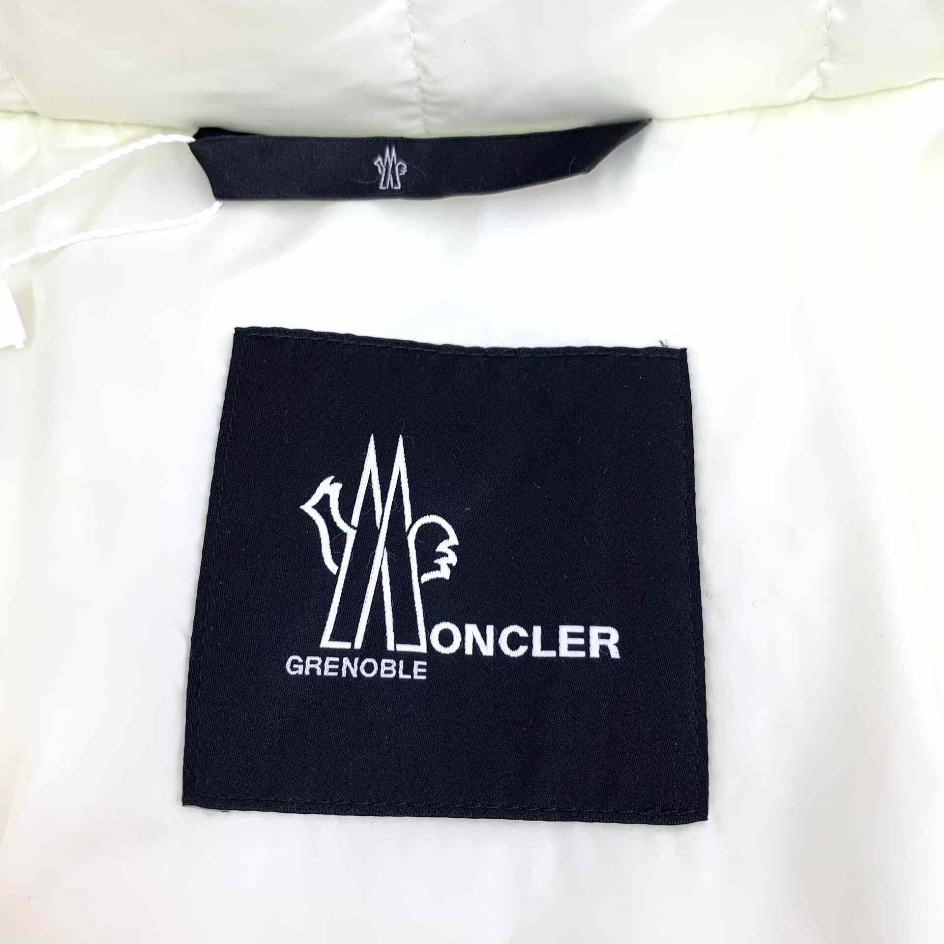Moncler Moncler White Down Jacket M Women Size M / US 6-8 / IT 42-44 - 6 Thumbnail