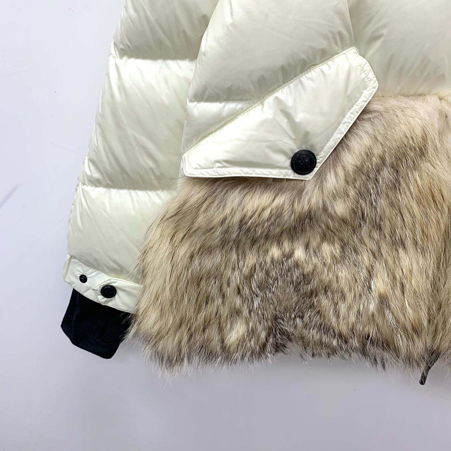 Moncler Moncler White Down Jacket M Women Size M / US 6-8 / IT 42-44 - 4 Thumbnail