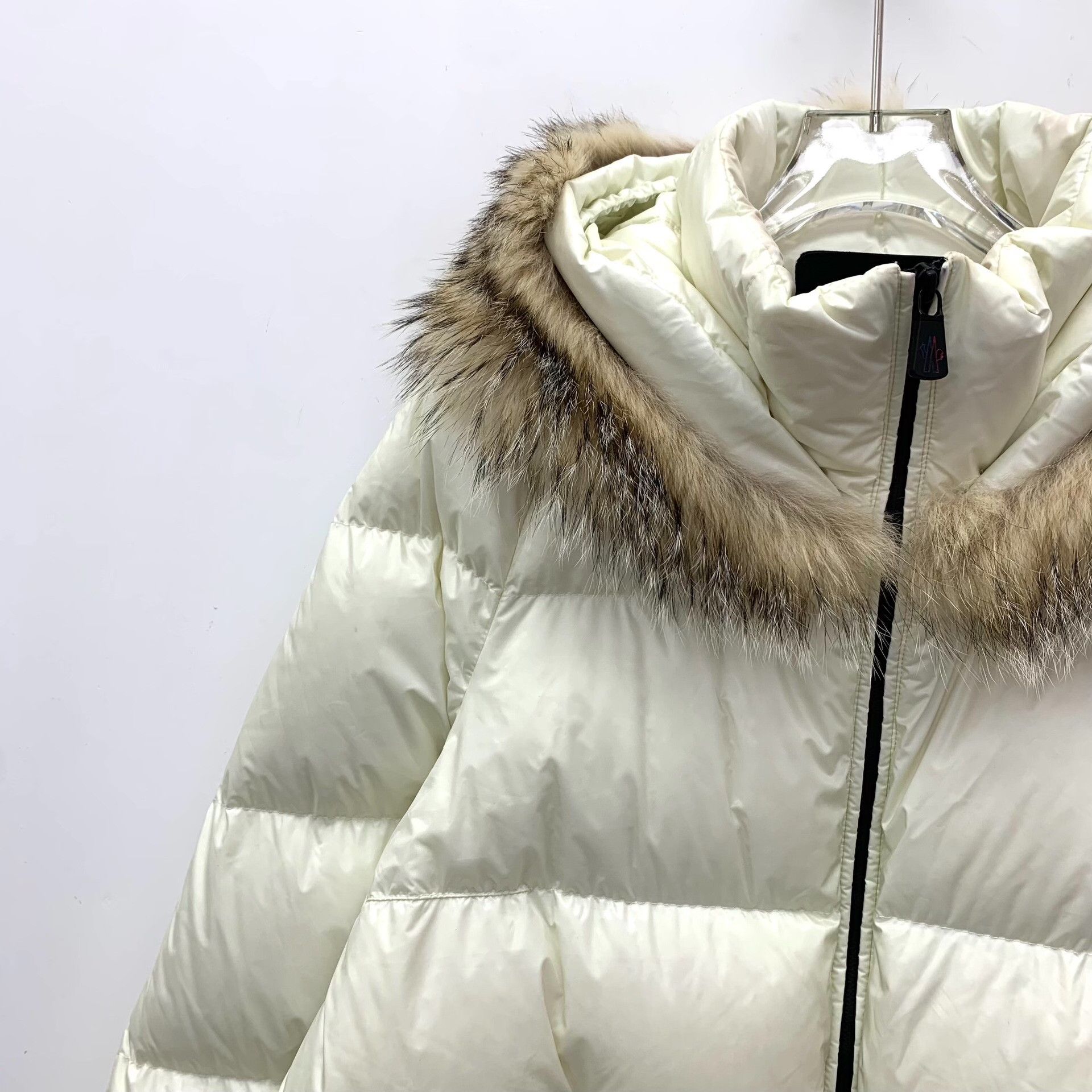 Moncler Moncler White Down Jacket M Women Size M / US 6-8 / IT 42-44 - 3 Thumbnail