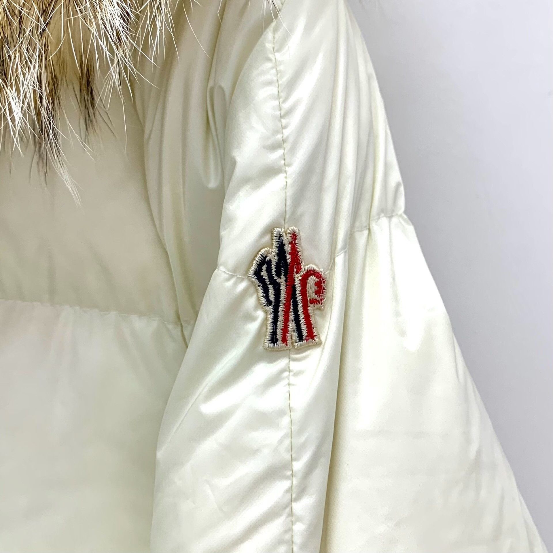 Moncler Moncler White Down Jacket M Women Size M / US 6-8 / IT 42-44 - 5 Thumbnail