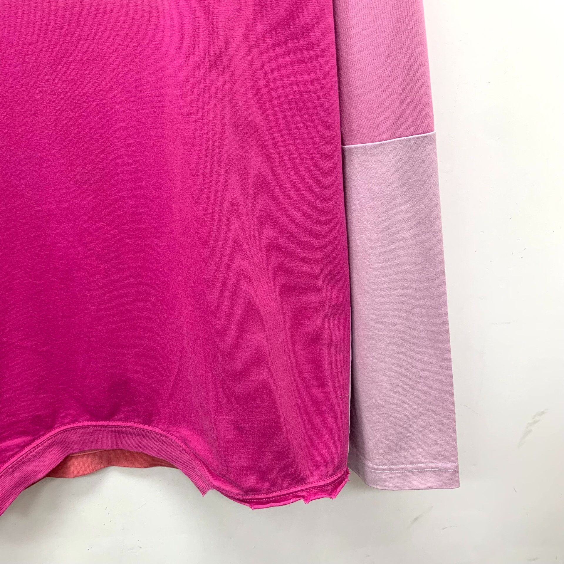 Balenciaga Balenciaga Retro Multi T-Shirt XS Women Size XS / US 0-2 / IT 36-38 - 4 Thumbnail