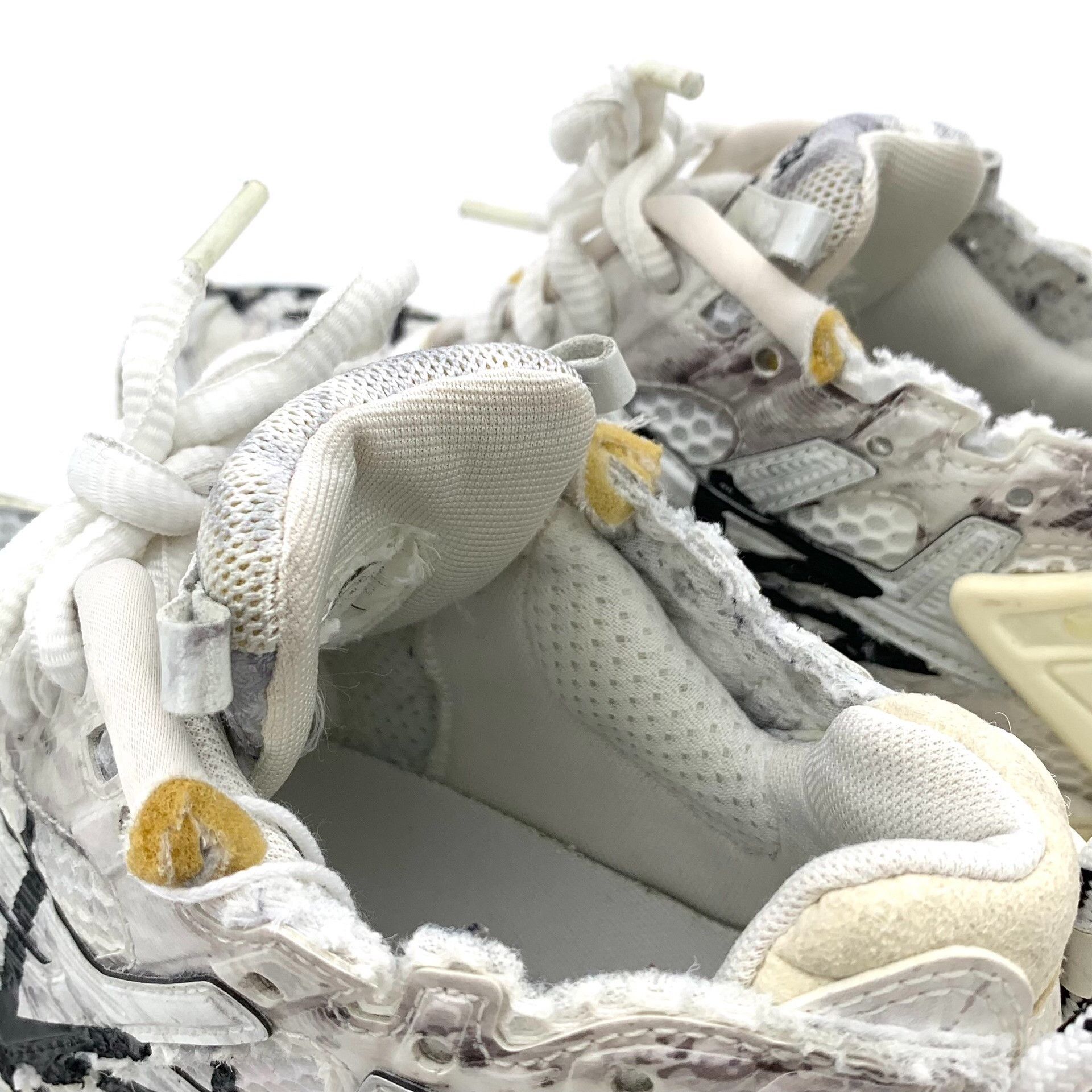 Balenciaga Balenciaga White Lowtop Sneakers 37 Women Size US 6.5 / IT 36.5 - 9 Thumbnail