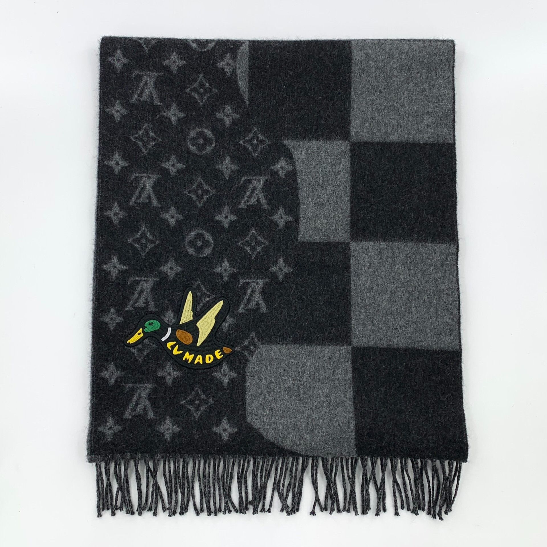 Louis Vuitton Louis Vuitton Black Scarf 40 Men Size ONE SIZE - 2 Thumbnail