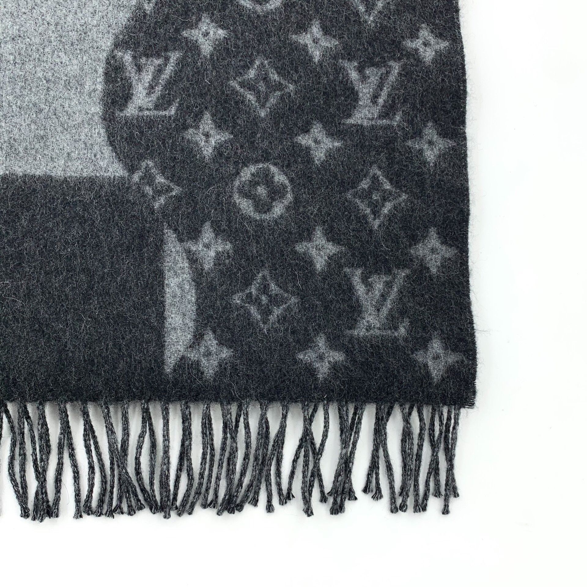 Louis Vuitton Louis Vuitton Black Scarf 40 Men Size ONE SIZE - 6 Thumbnail