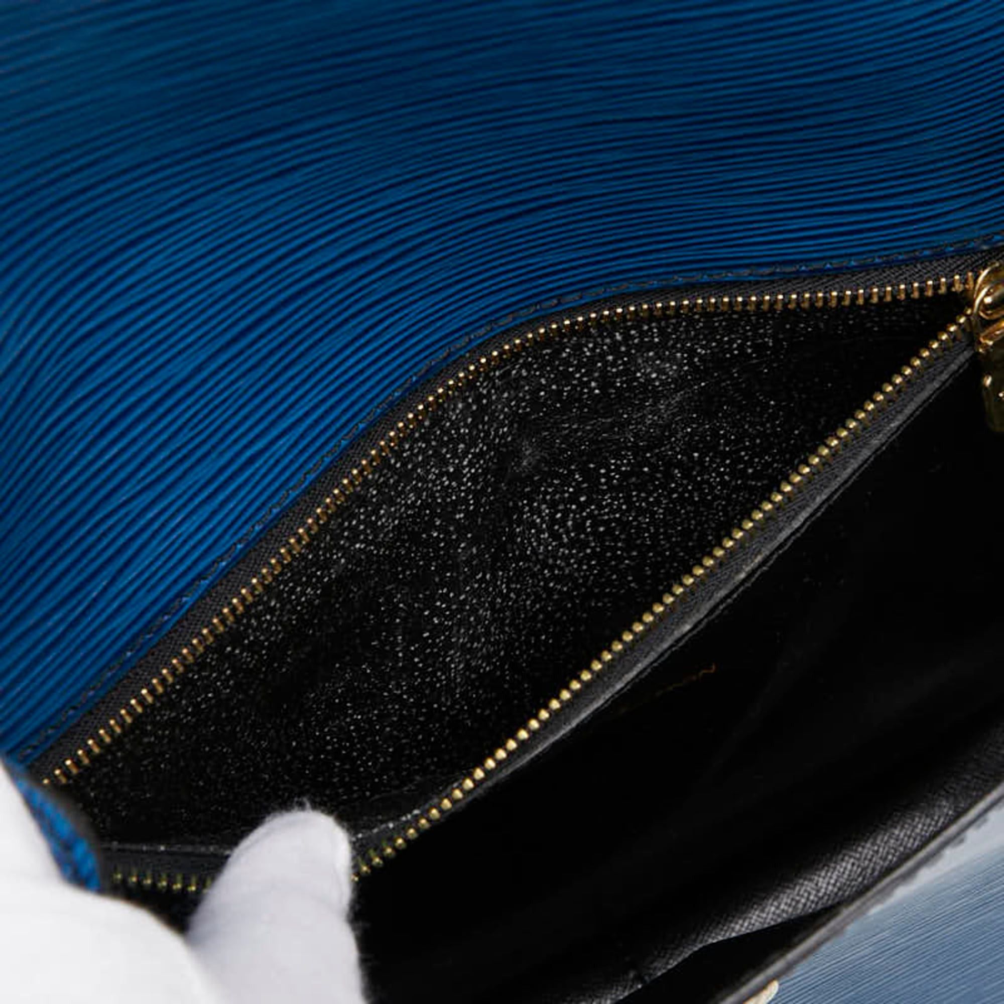 Louis Vuitton Louis Vuitton Epi Saint Cloud Crossbody Shoulder Bag M52195 Toledo Blue Leather Women's LOUIS VUITTON Size ONE SIZE - 11 Thumbnail
