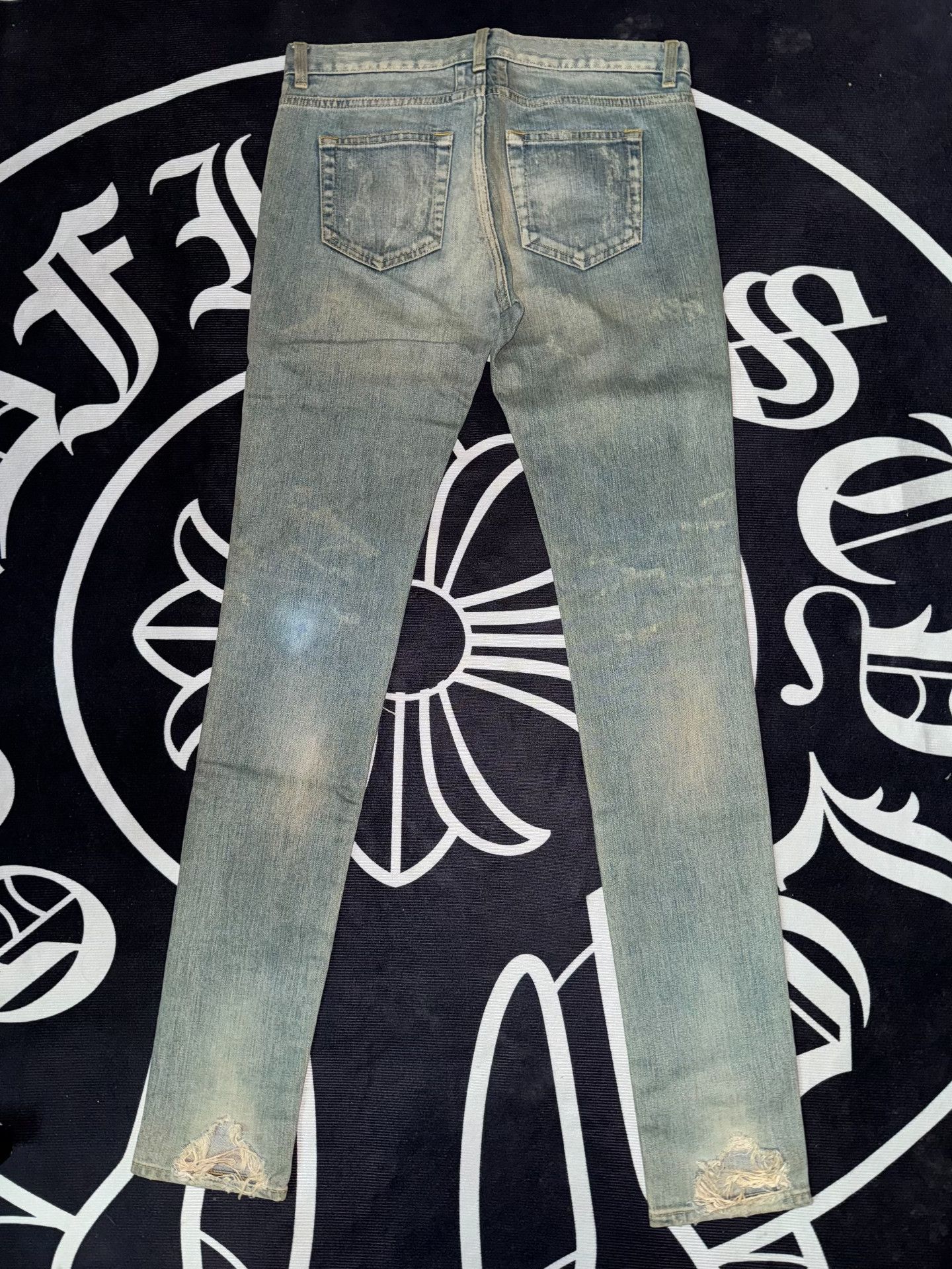 Saint Laurent Paris Saint Laurent Light Blue Distressed Jeans Size US 28 / EU 44 - 2 Thumbnail