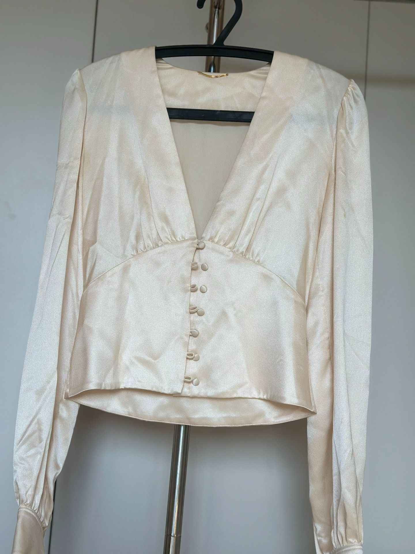 Saint Laurent Paris Saint Laurent Cream Silk V-Neck Blouse Size XXS / US 00 / IT 34 - 2 Thumbnail
