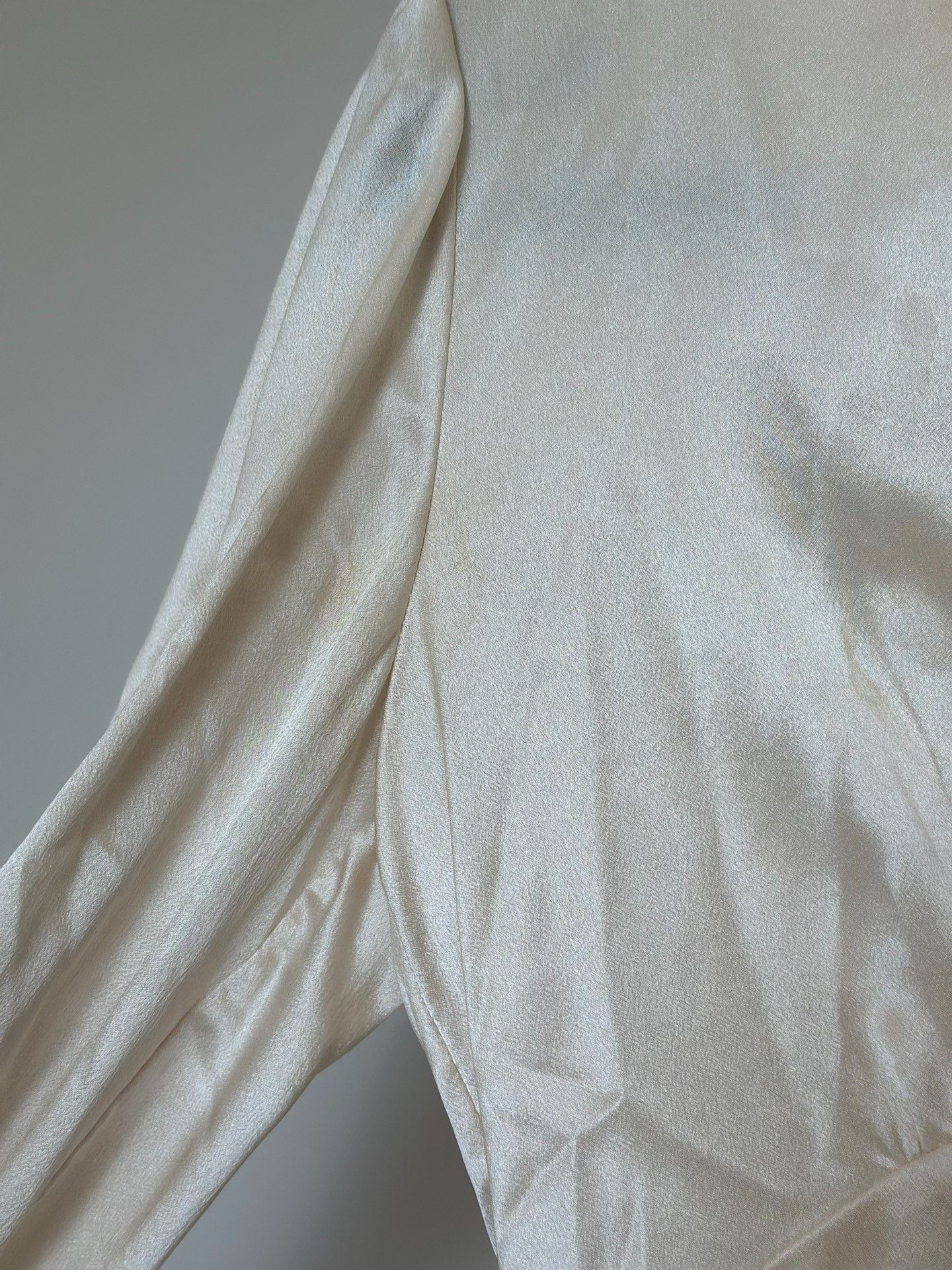 Saint Laurent Paris Saint Laurent Cream Silk V-Neck Blouse Size XXS / US 00 / IT 34 - 3 Thumbnail