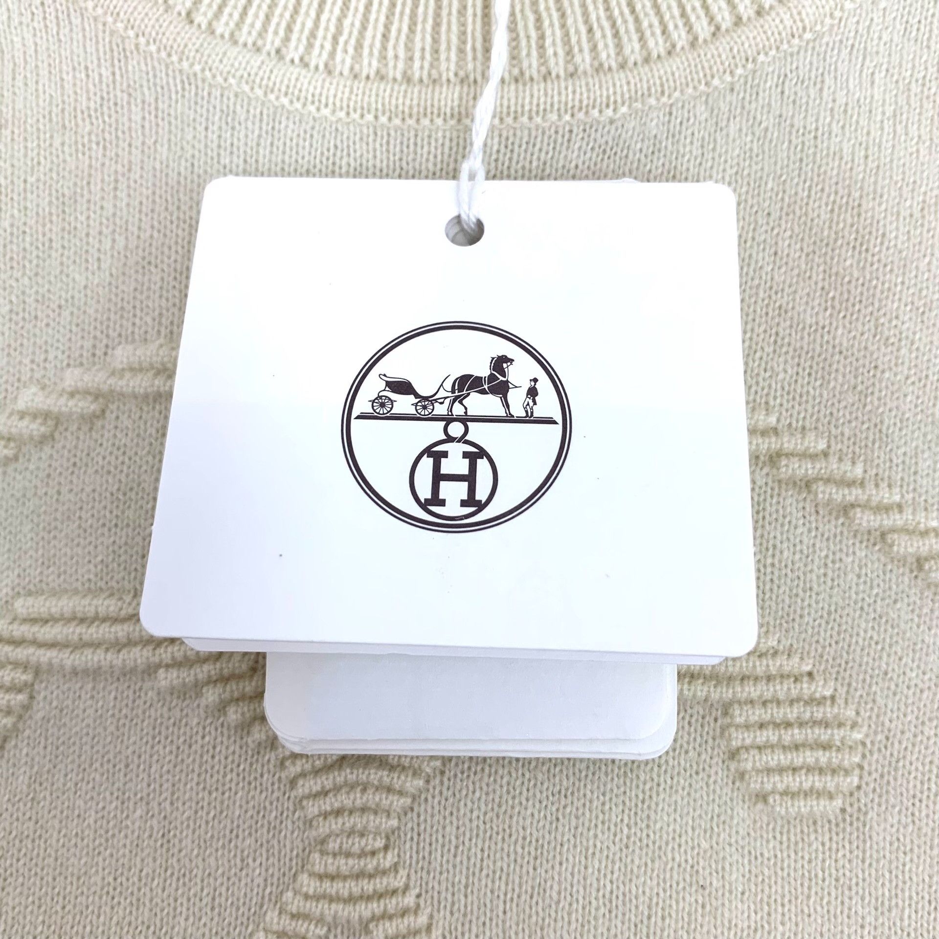 Hermes Hermes Beige Sweater M Women Size M / US 6-8 / IT 42-44 - 6 Thumbnail