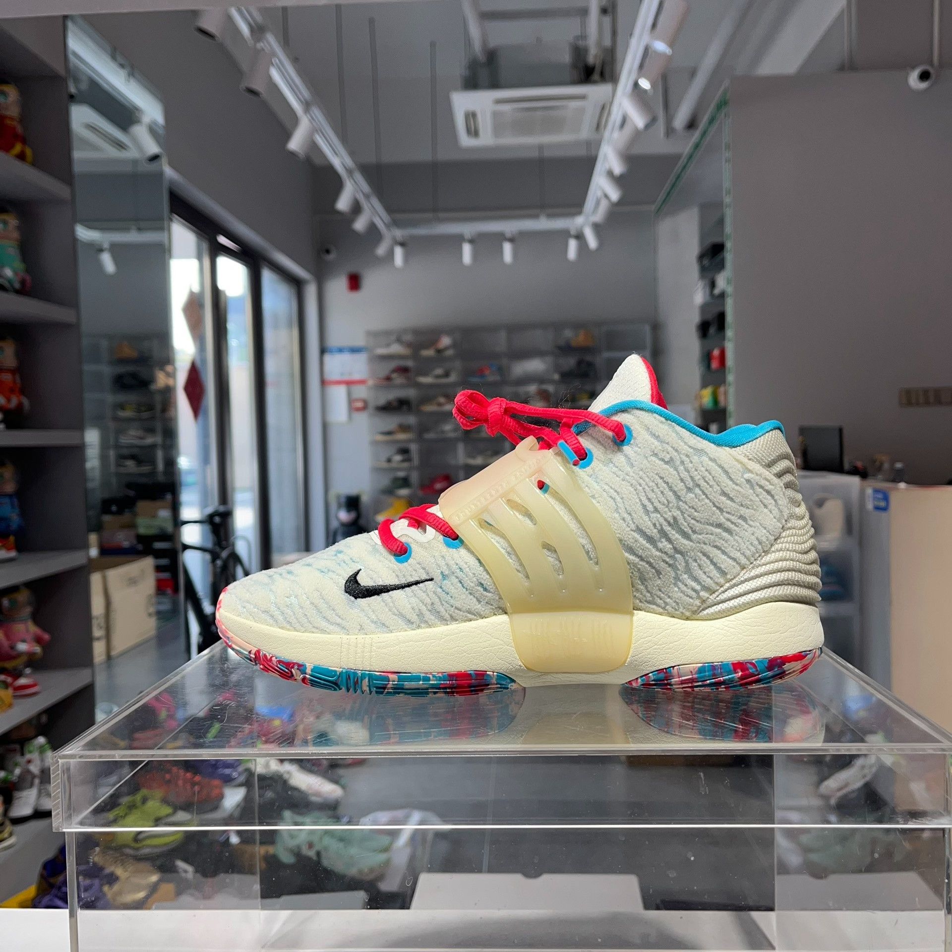 Nike Nike KD Rainbow Multi Lowtop Sneakers 9 Men Size US 9 / EU 42 - 6 Thumbnail
