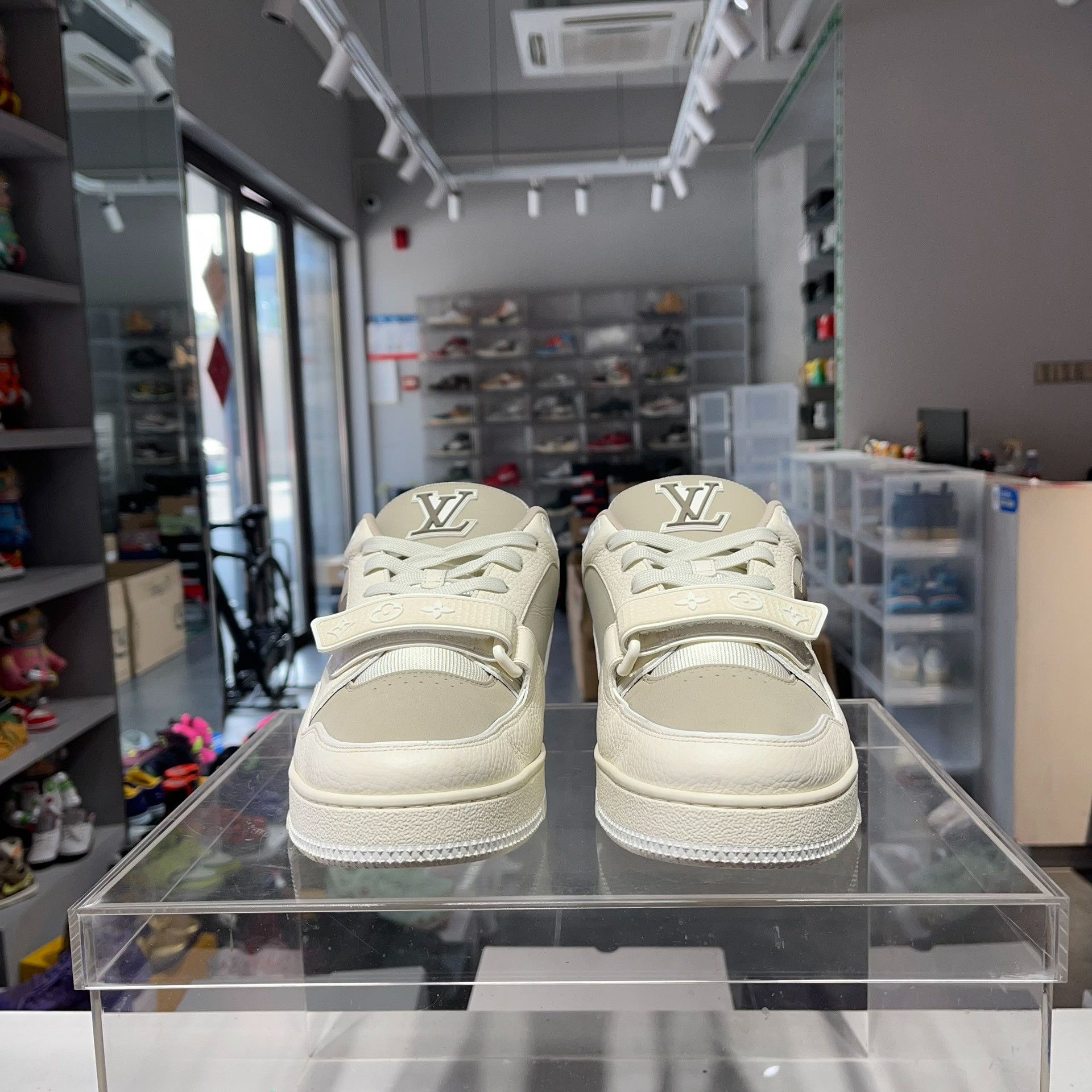 Louis Vuitton Louis Vuitton Training Beige Lowtop Sneakers 41 Men Size US 8.5 / EU 41-42 - 2 Thumbnail