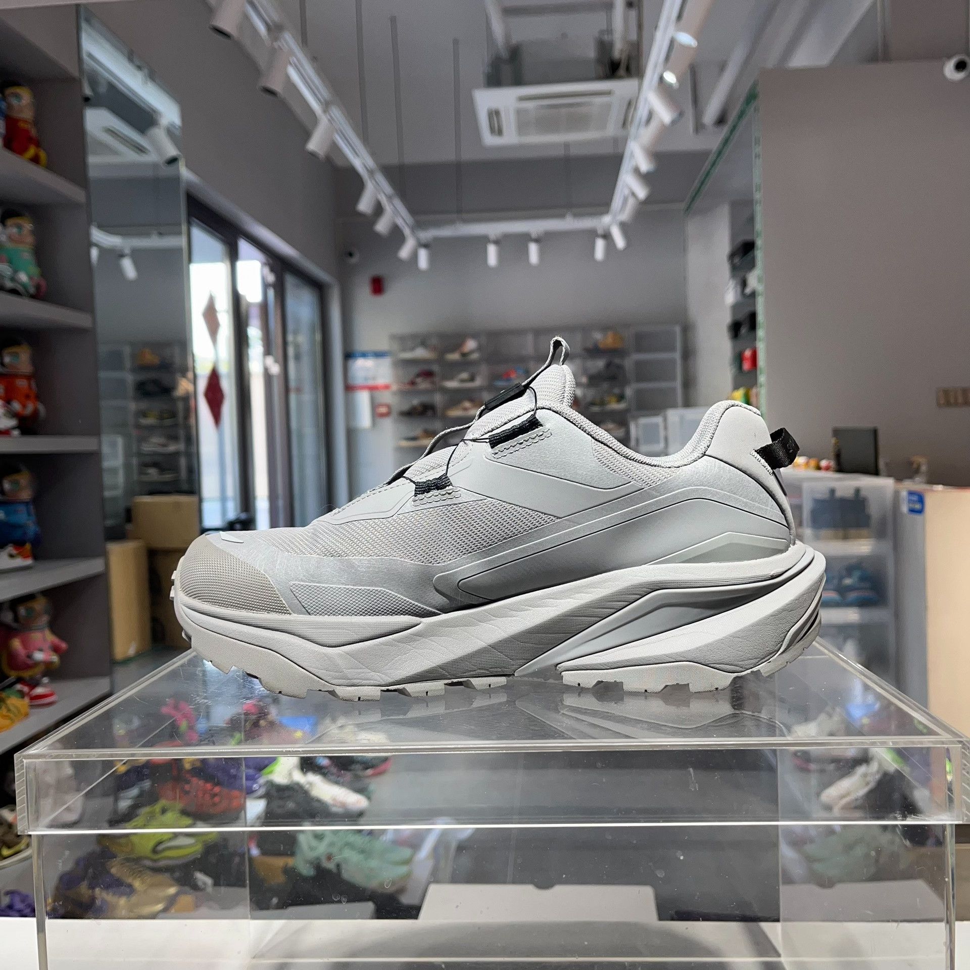 Descente Descente Running Gray Lowtop Sneakers 9.5 Men Size US 9.5 / EU 42-43 - 6 Thumbnail