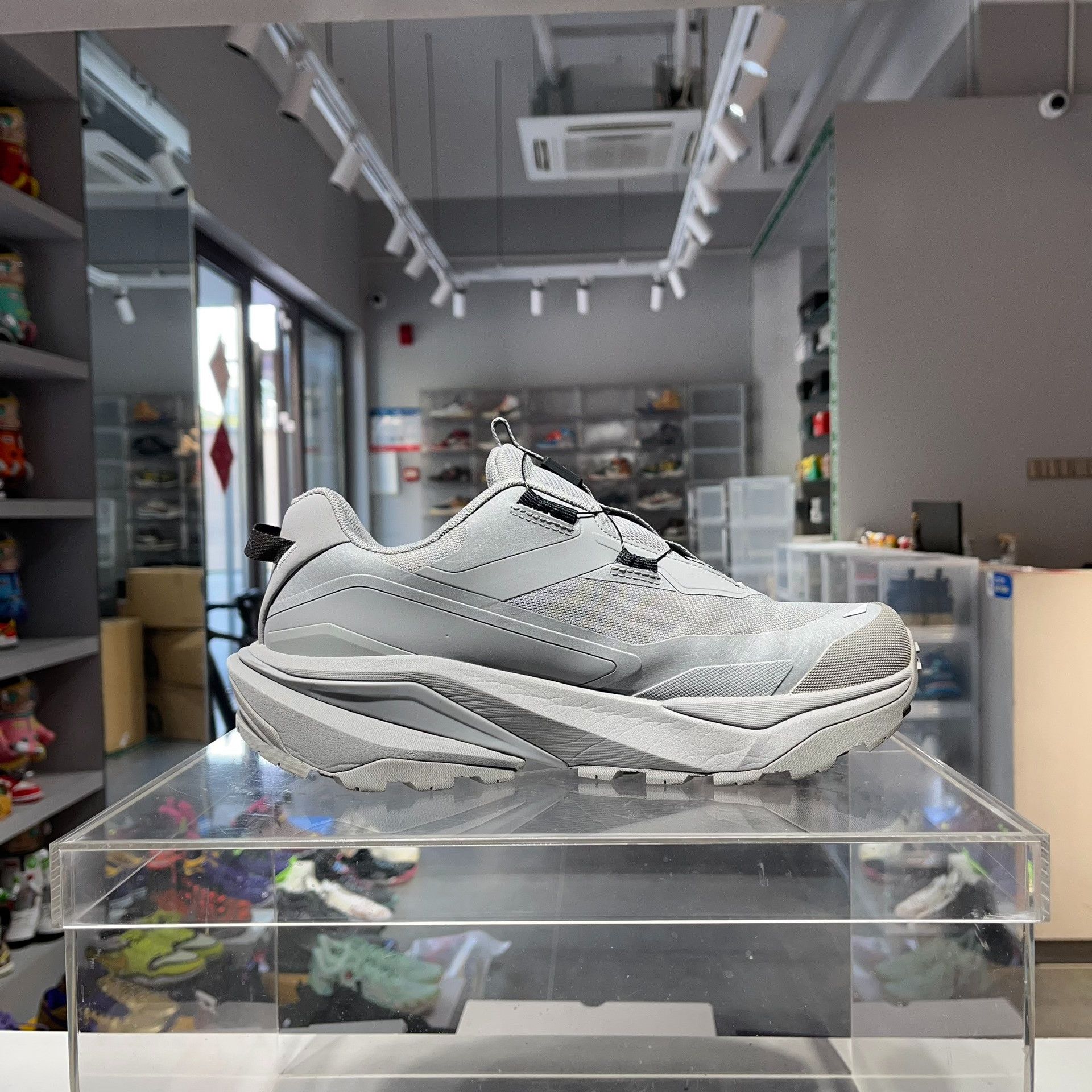Descente Descente Running Gray Lowtop Sneakers 9.5 Men Size US 9.5 / EU 42-43 - 3 Thumbnail