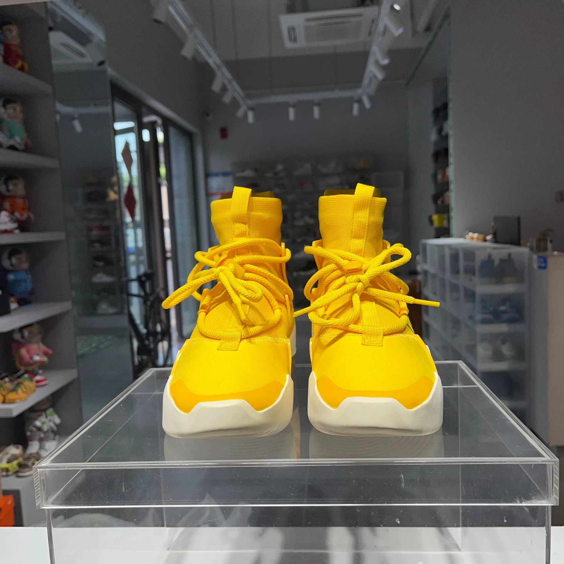 Fear of God Fear of God Limited Yellow Lowtop Sneakers 7 Men Size US 7 / EU 40 - 2 Thumbnail