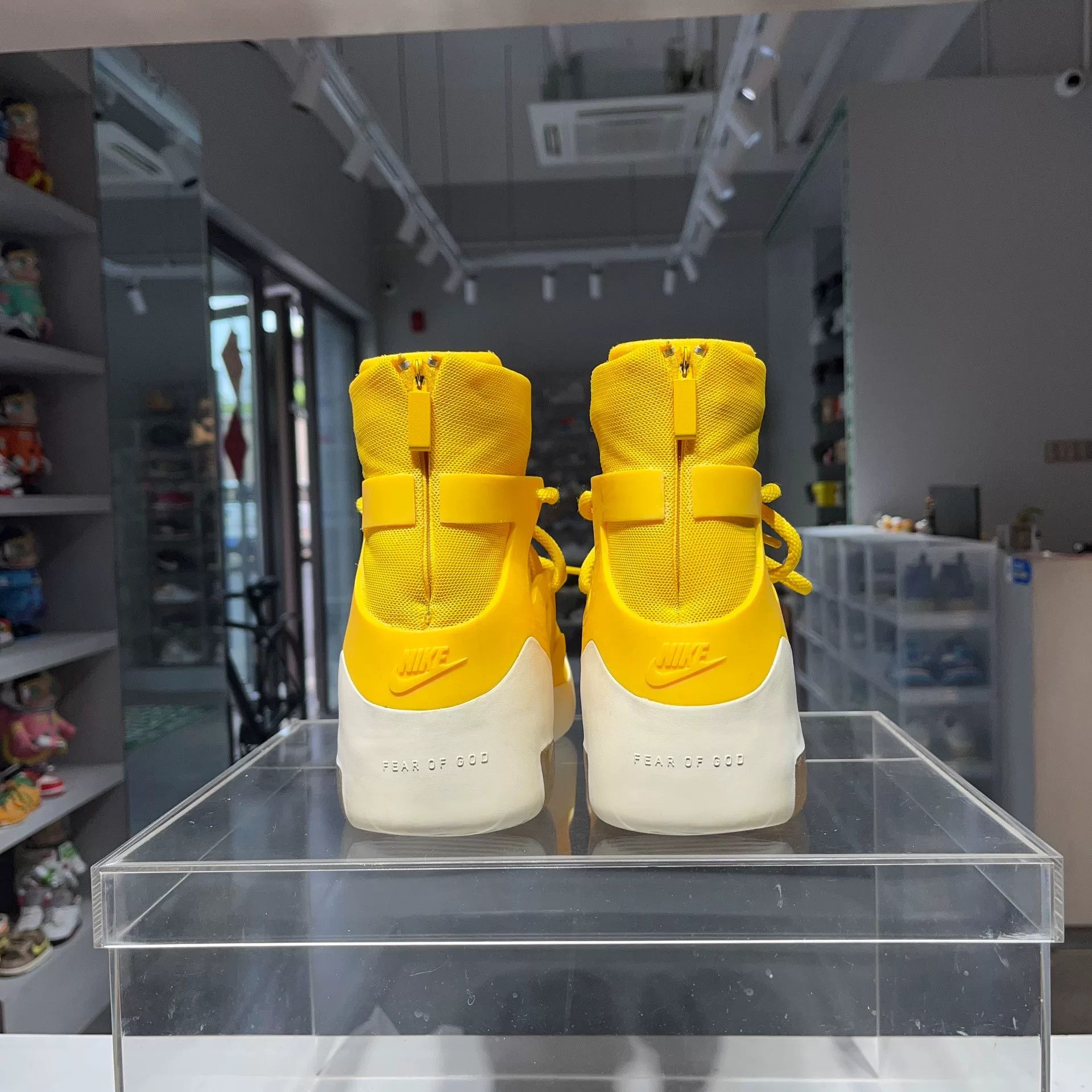Fear of God Fear of God Limited Yellow Lowtop Sneakers 7 Men Size US 7 / EU 40 - 3 Thumbnail
