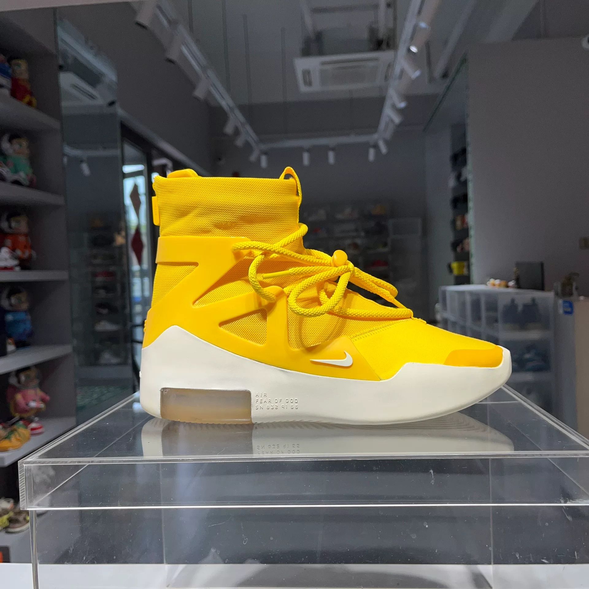 Fear of God Fear of God Limited Yellow Lowtop Sneakers 7 Men Size US 7 / EU 40 - 5 Thumbnail