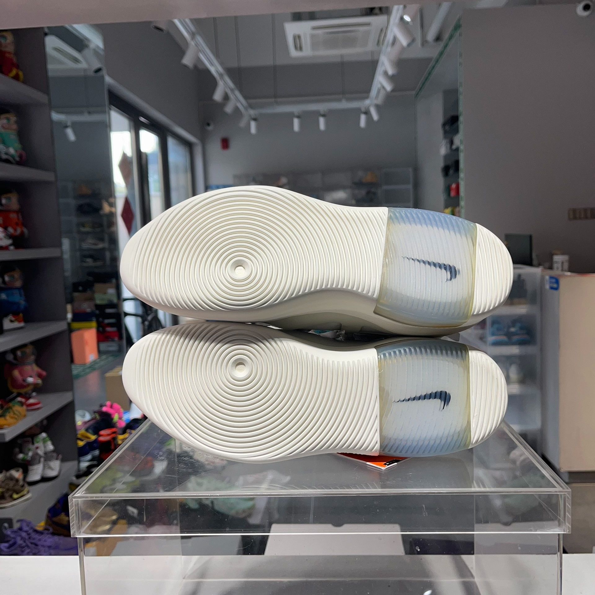 Fear of God Fear of God Retro White Lowtop Sneakers 9.5 Men Size US 9.5 / EU 42-43 - 7 Thumbnail