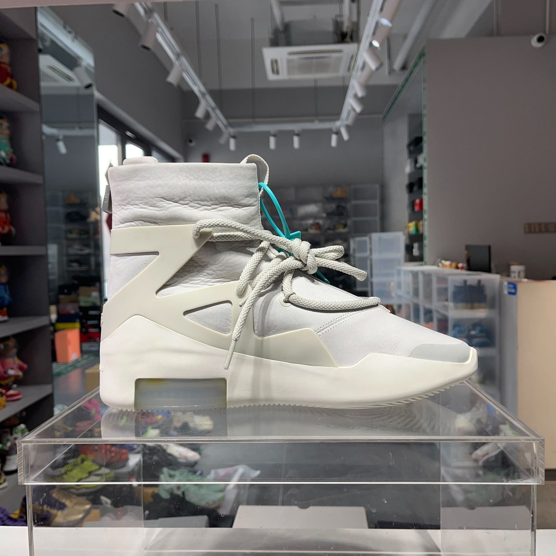Fear of God Fear of God Retro White Lowtop Sneakers 9.5 Men Size US 9.5 / EU 42-43 - 3 Thumbnail