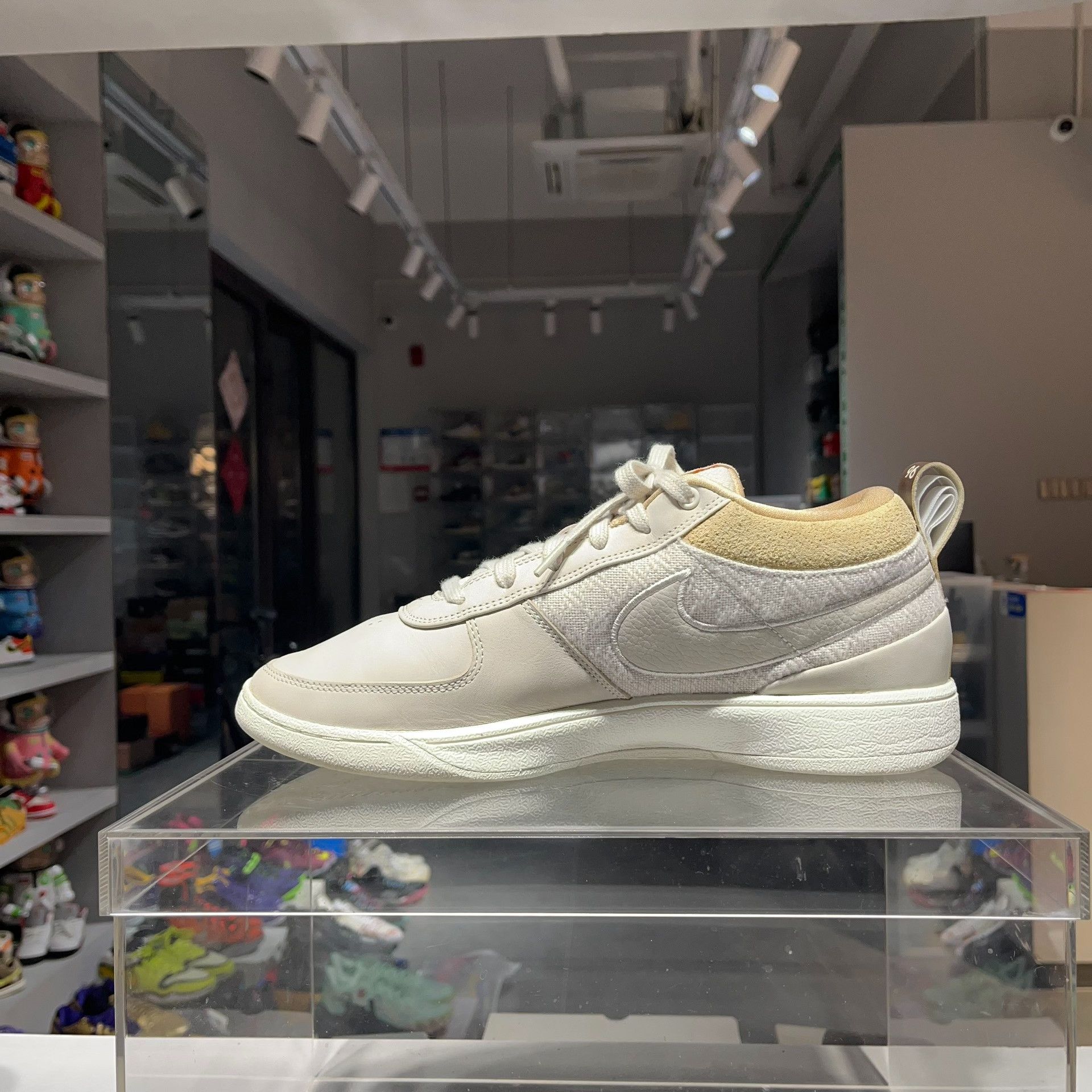 Nike Nike White Lowtop Sneakers 13 Men Size US 13 / EU 46 - 6 Thumbnail
