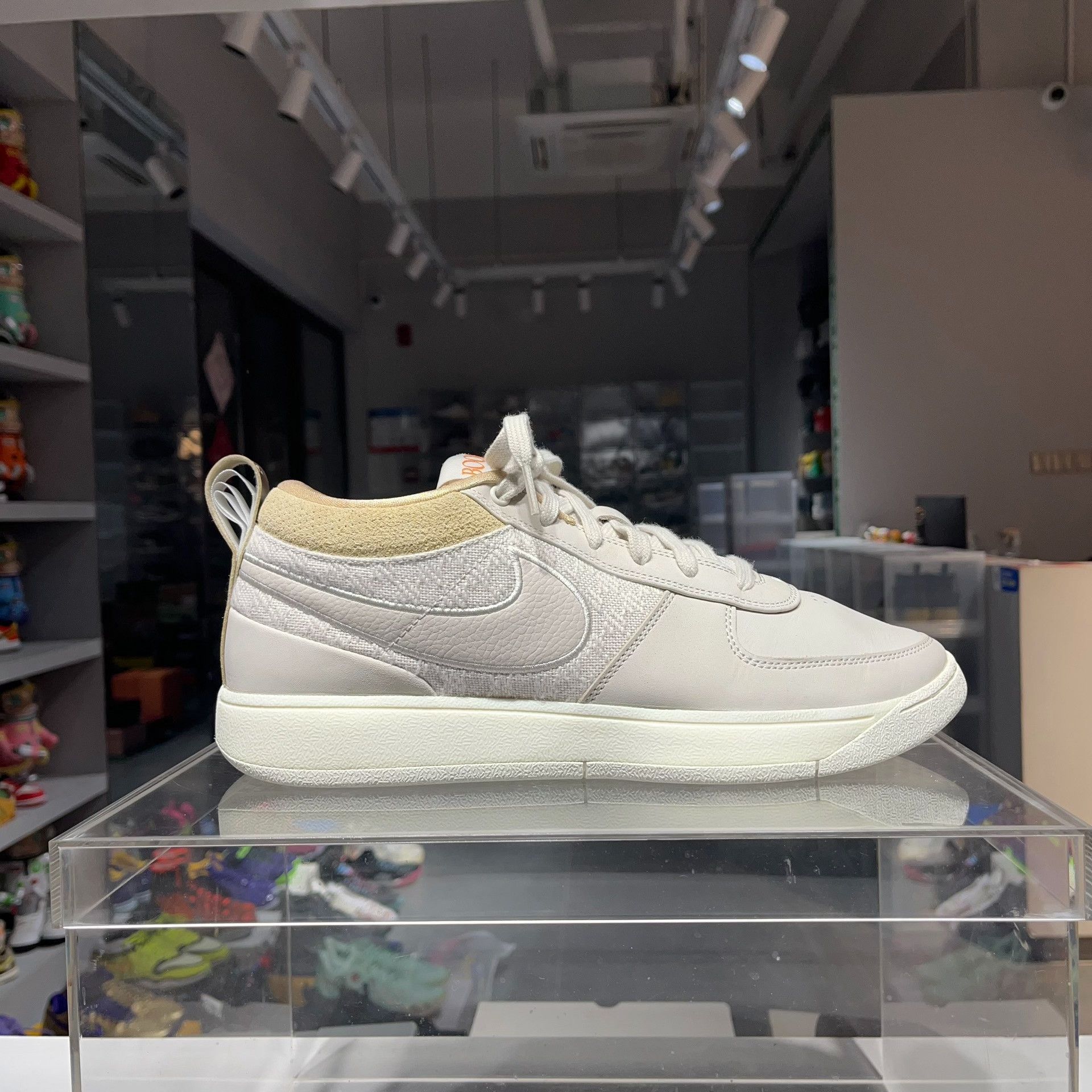 Nike Nike White Lowtop Sneakers 13 Men Size US 13 / EU 46 - 5 Thumbnail