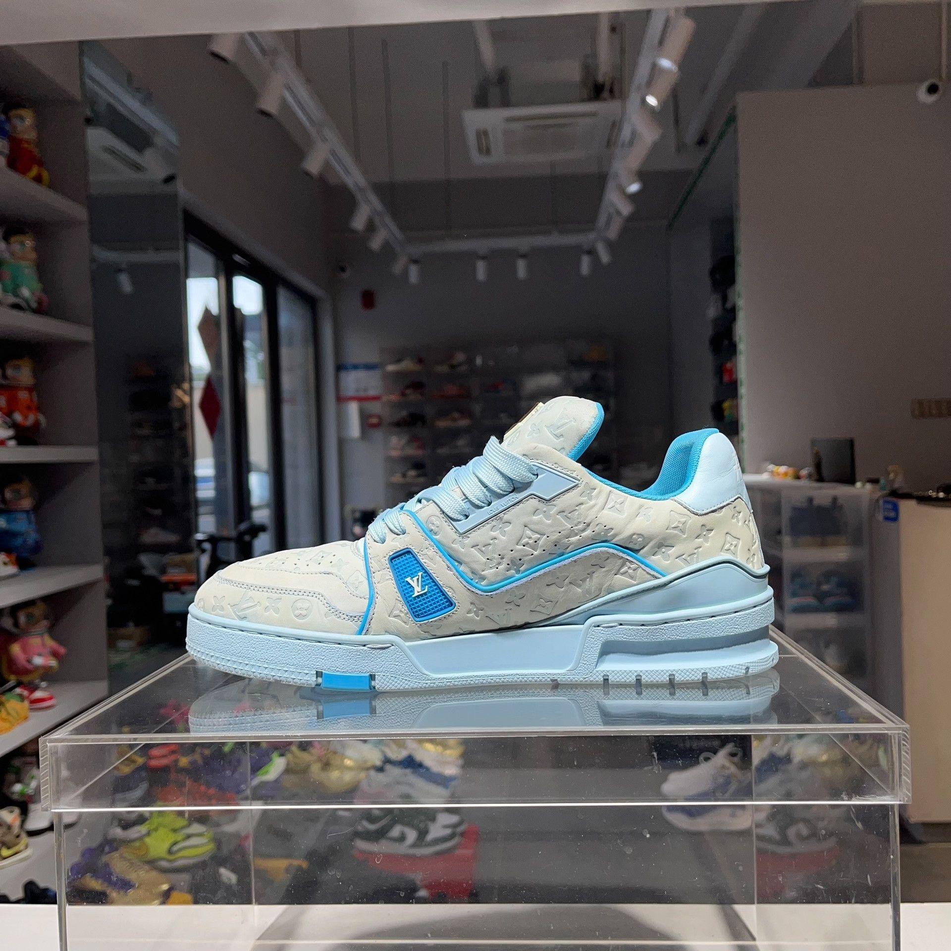 Louis Vuitton Louis Vuitton Training Blue Lowtop Sneakers 8 Men Size US 8 / EU 41 - 6 Thumbnail