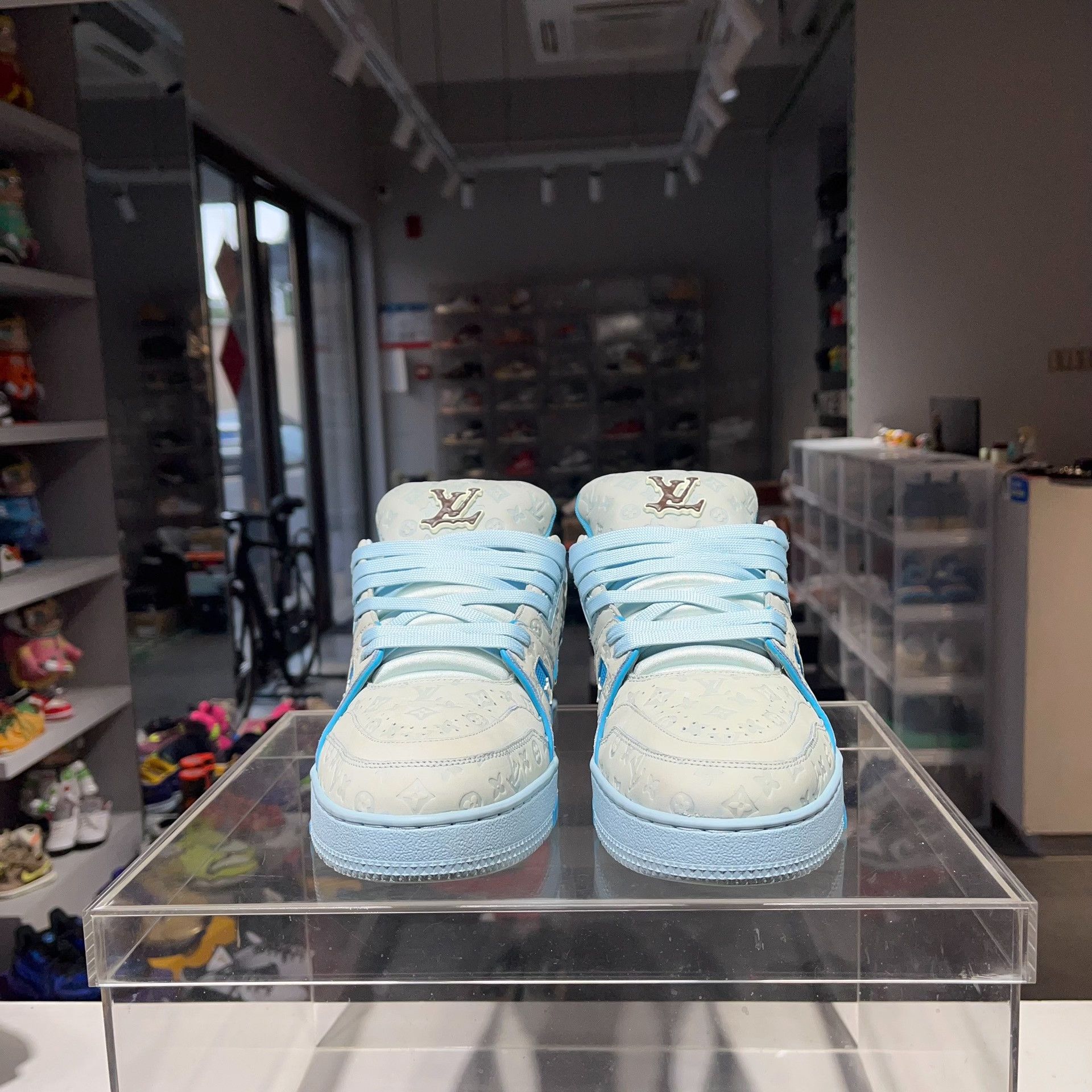 Louis Vuitton Louis Vuitton Training Blue Lowtop Sneakers 8 Men Size US 8 / EU 41 - 2 Thumbnail