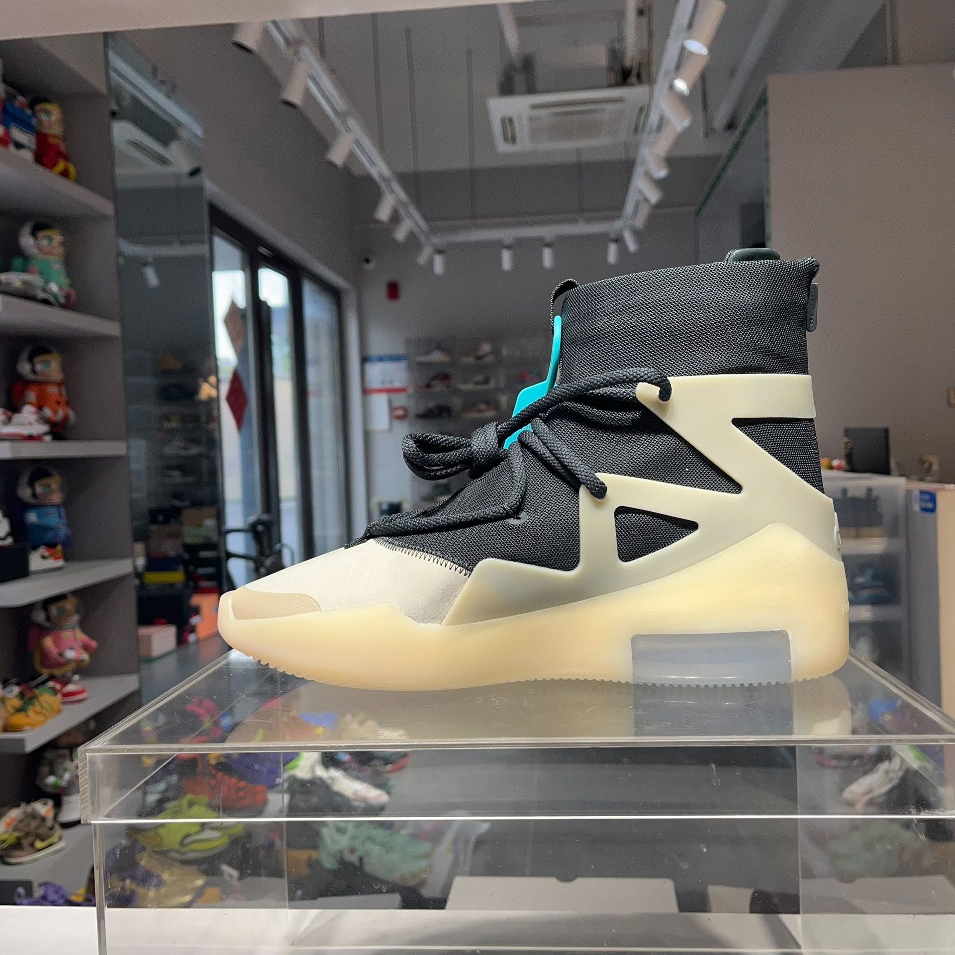 Fear of God Fear of God Retro Black Lowtop Sneakers 9.5 Men Size US 9.5 / EU 42-43 - 6 Thumbnail