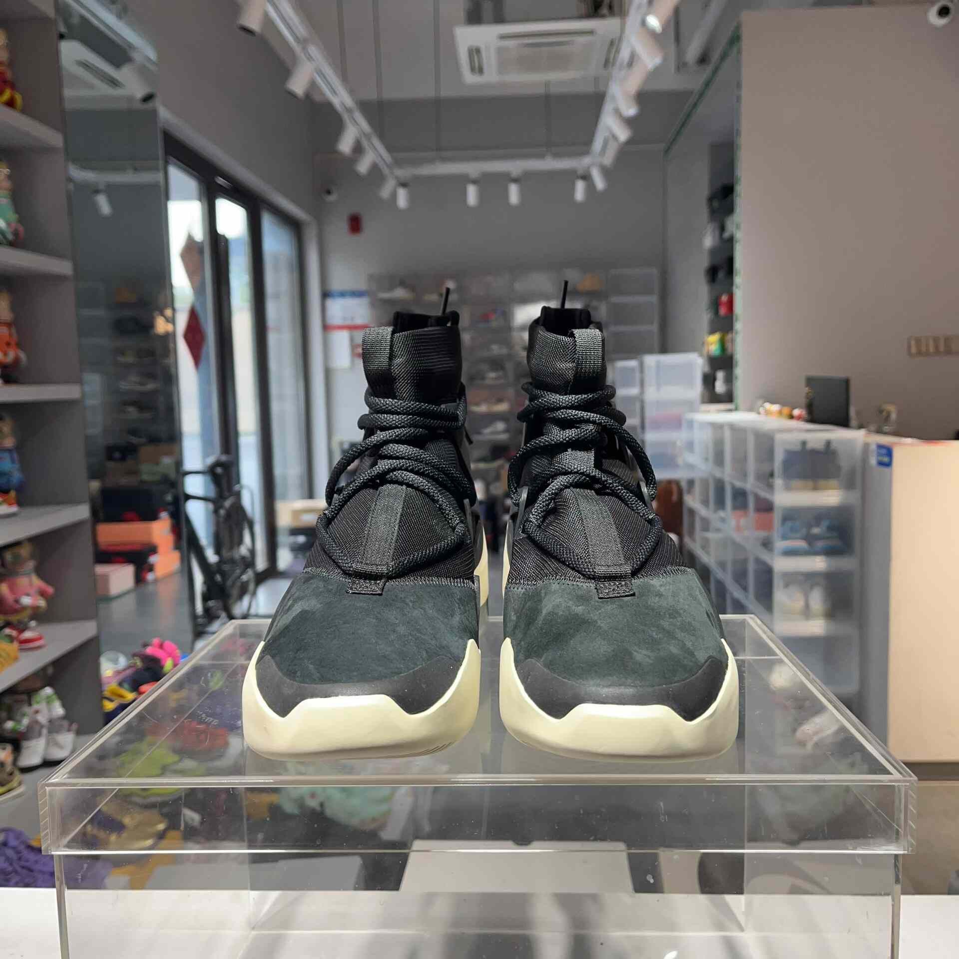 Fear of God Fear of God Retro Black Lowtop Sneakers 9 Men Size US 9 / EU 42 - 2 Thumbnail
