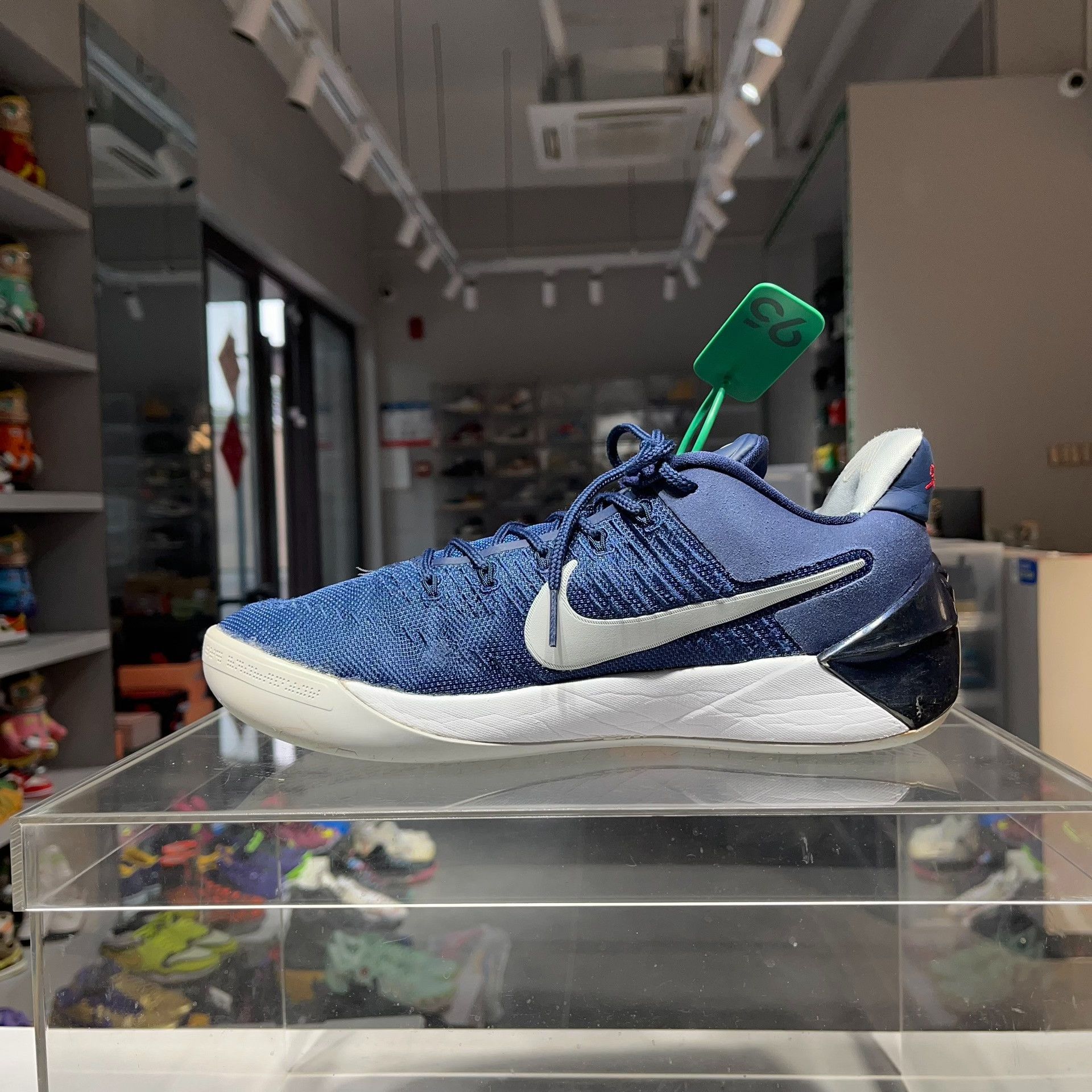 Nike Nike KOBE Blue Lowtop Sneakers 9.5 Men Size US 9.5 / EU 42-43 - 6 Thumbnail