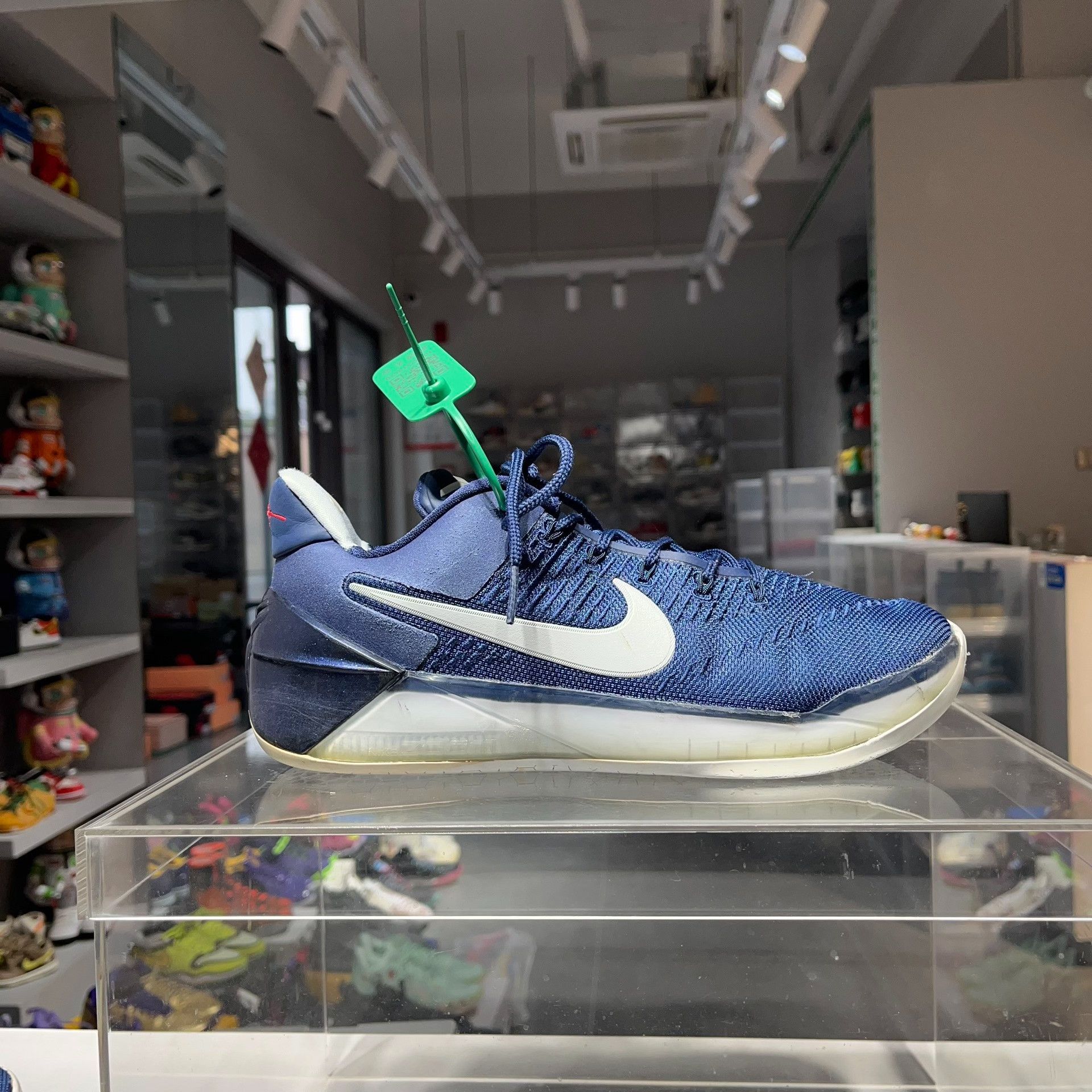 Nike Nike KOBE Blue Lowtop Sneakers 9.5 Men Size US 9.5 / EU 42-43 - 5 Thumbnail