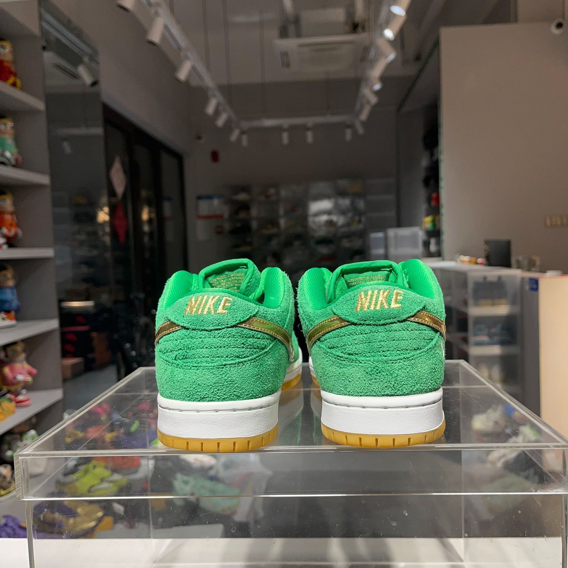 Nike Nike DUNK Green Lowtop Sneakers 9 Men Size US 9 / EU 42 - 4 Thumbnail