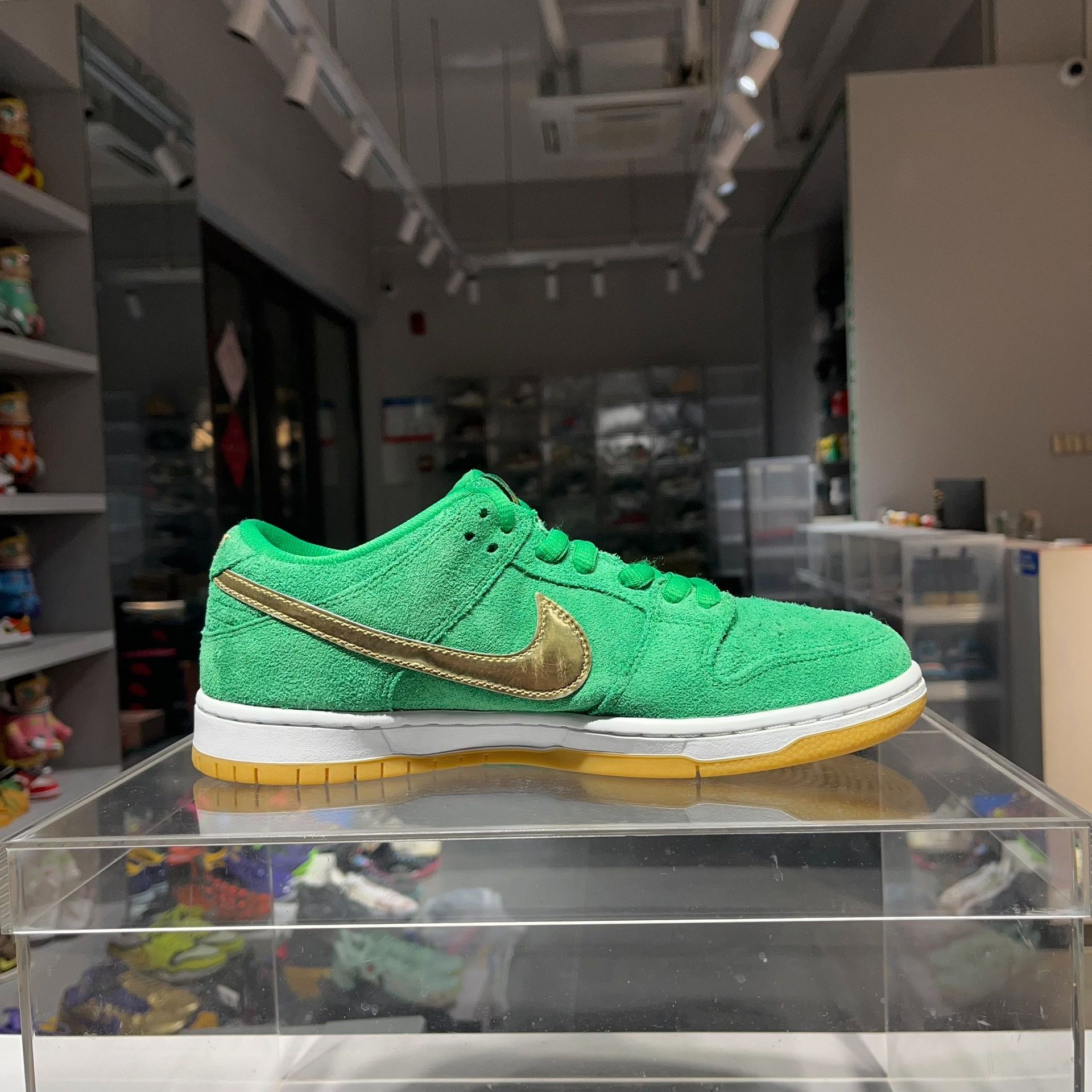 Nike Nike DUNK Green Lowtop Sneakers 9 Men Size US 9 / EU 42 - 3 Thumbnail