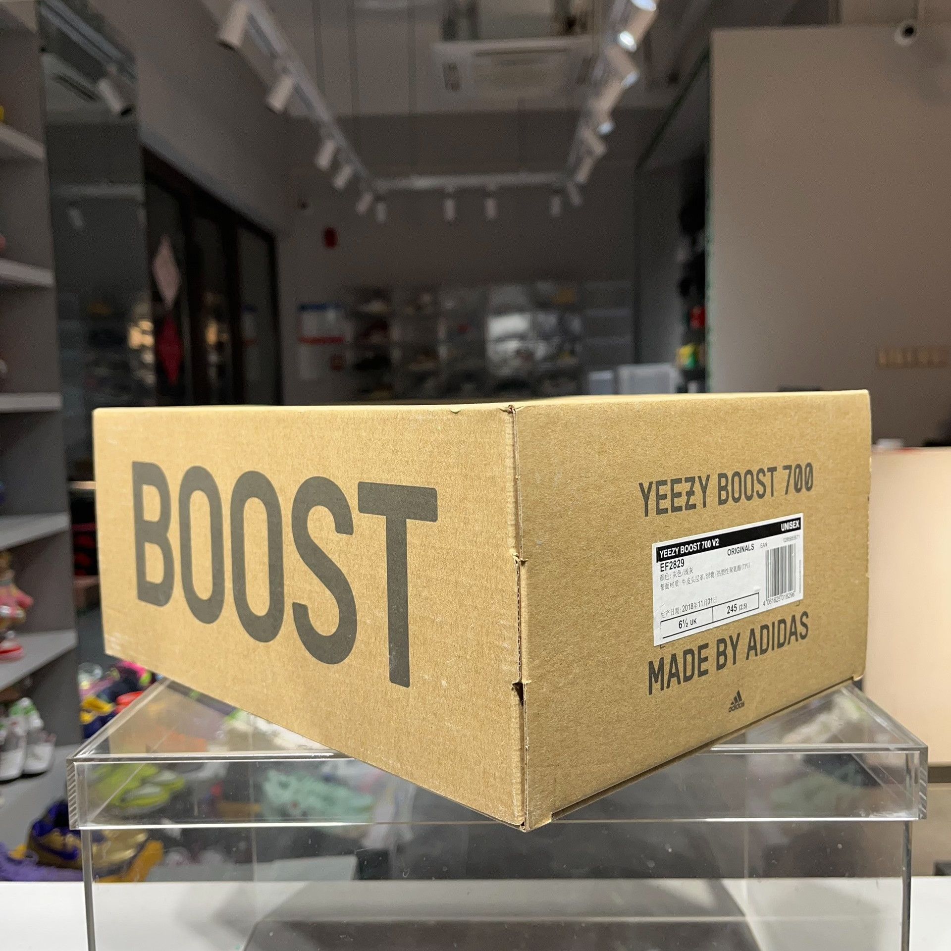 Adidas Adidas YEEZY White Lowtop Sneakers 7 Men Size US 7 / EU 40 - 9 Thumbnail