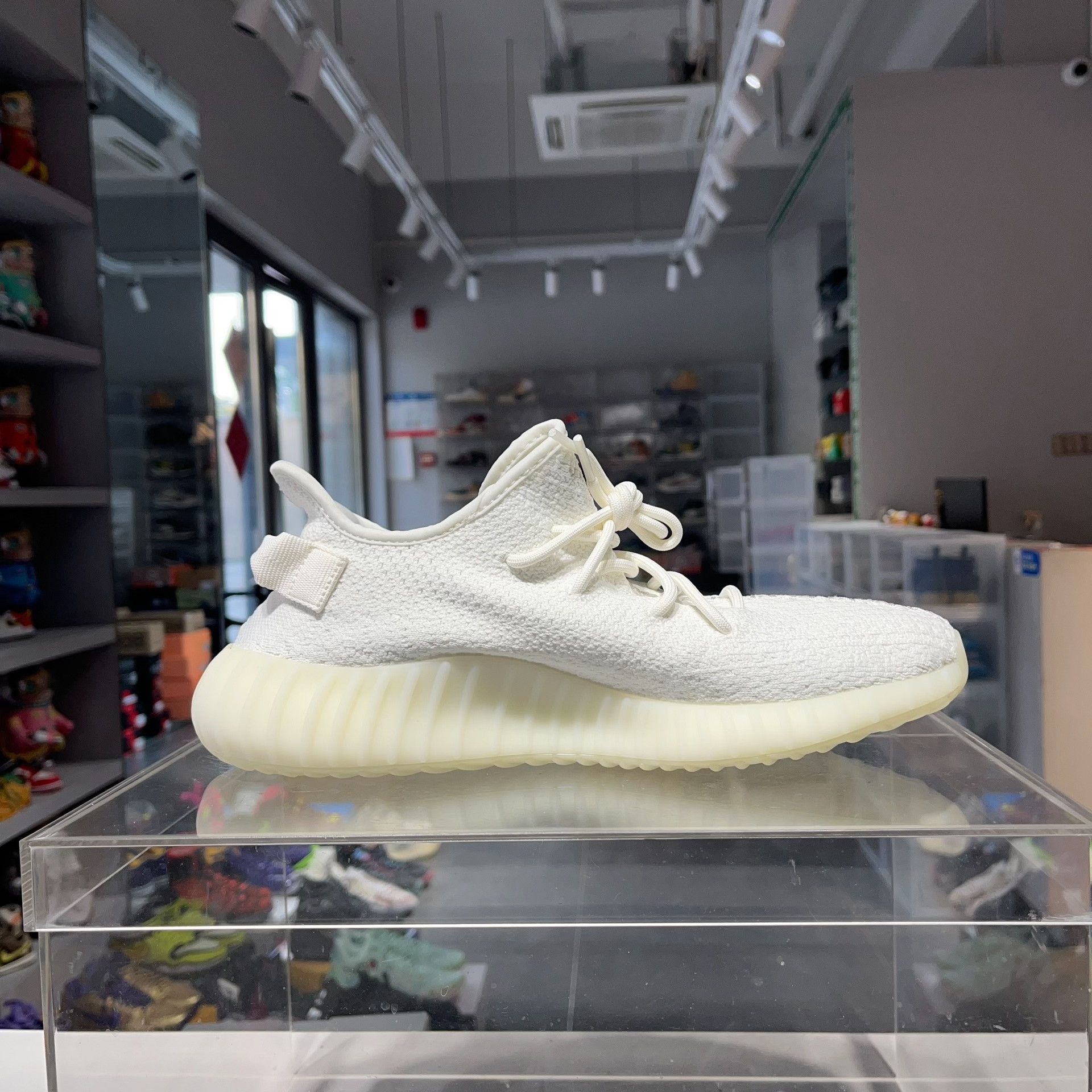 Adidas Adidas YEEZY White Lowtop Sneakers 11 Men Size US 11 / EU 44 - 4 Thumbnail