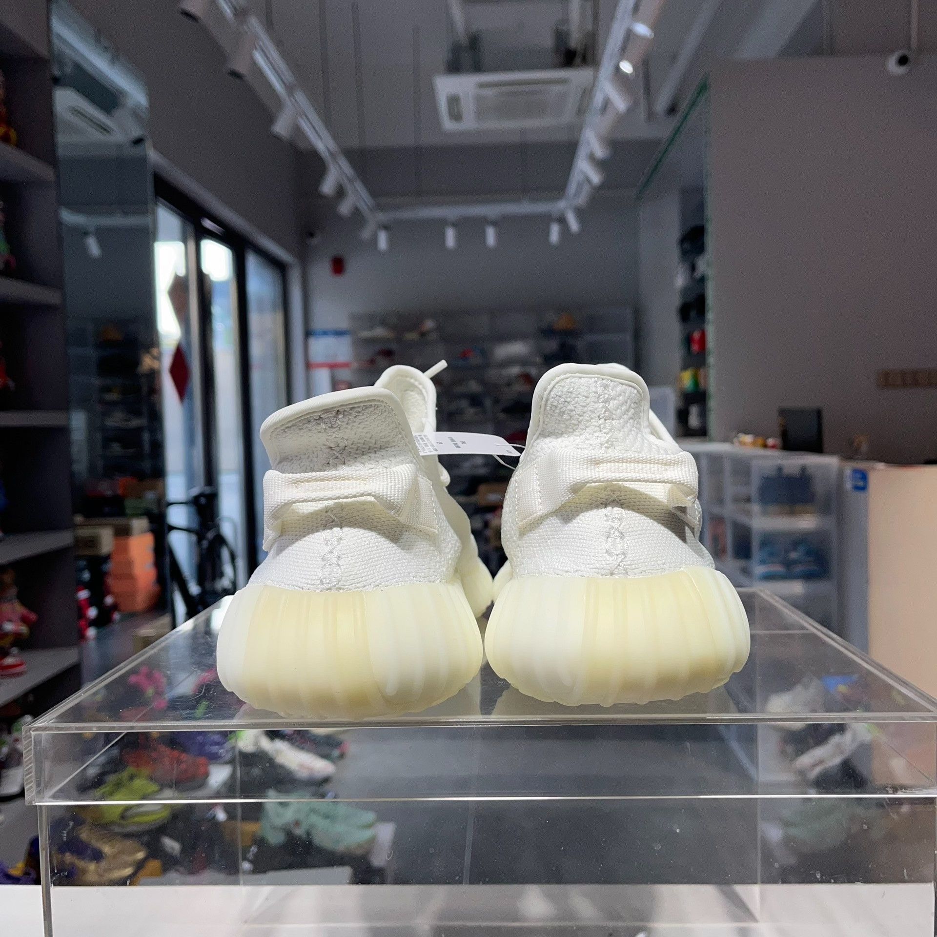 Adidas Adidas YEEZY White Lowtop Sneakers 11 Men Size US 11 / EU 44 - 3 Thumbnail